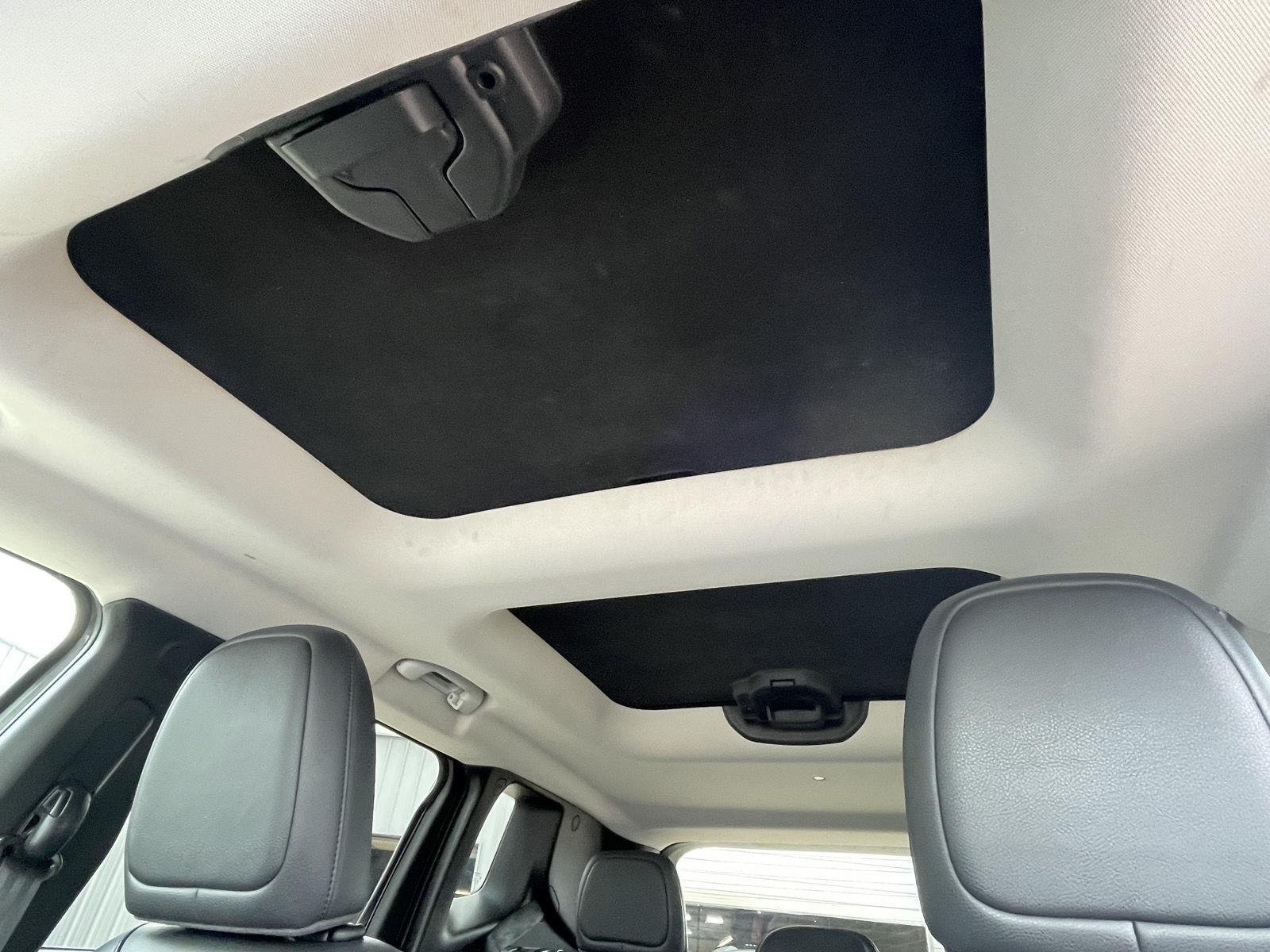 Vehicle photo 18