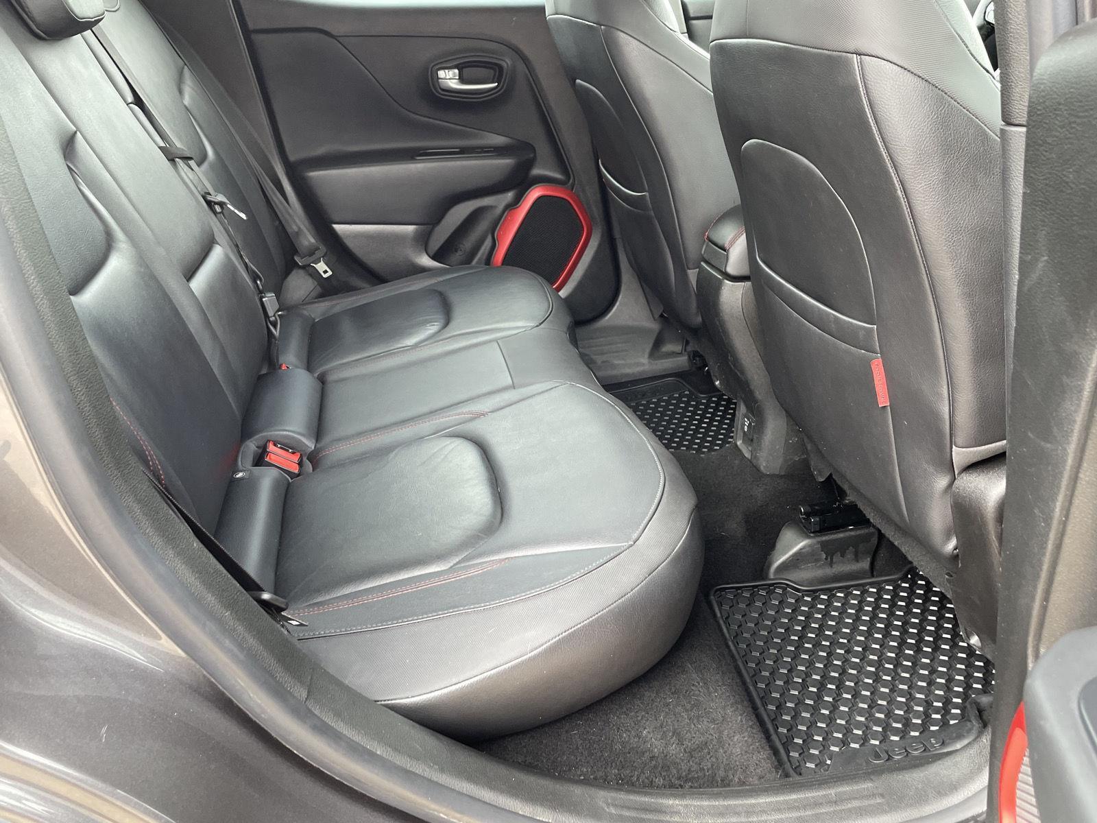 Vehicle photo 19