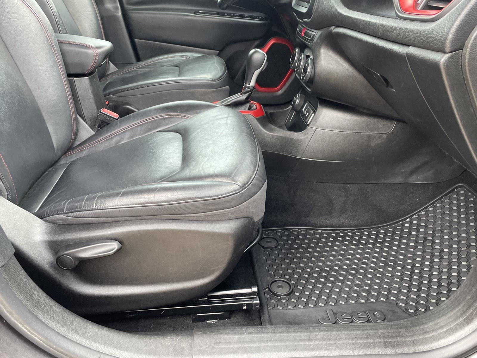 Vehicle photo 21