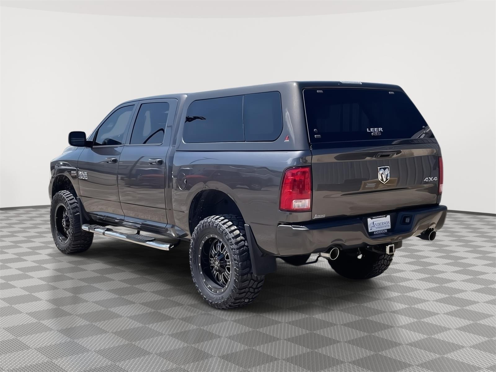Vehicle photo 4