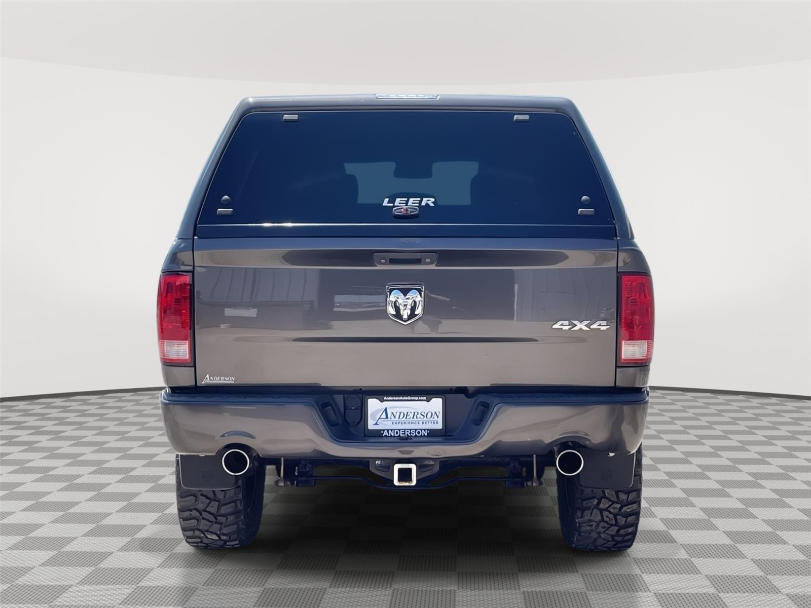 Vehicle photo 5