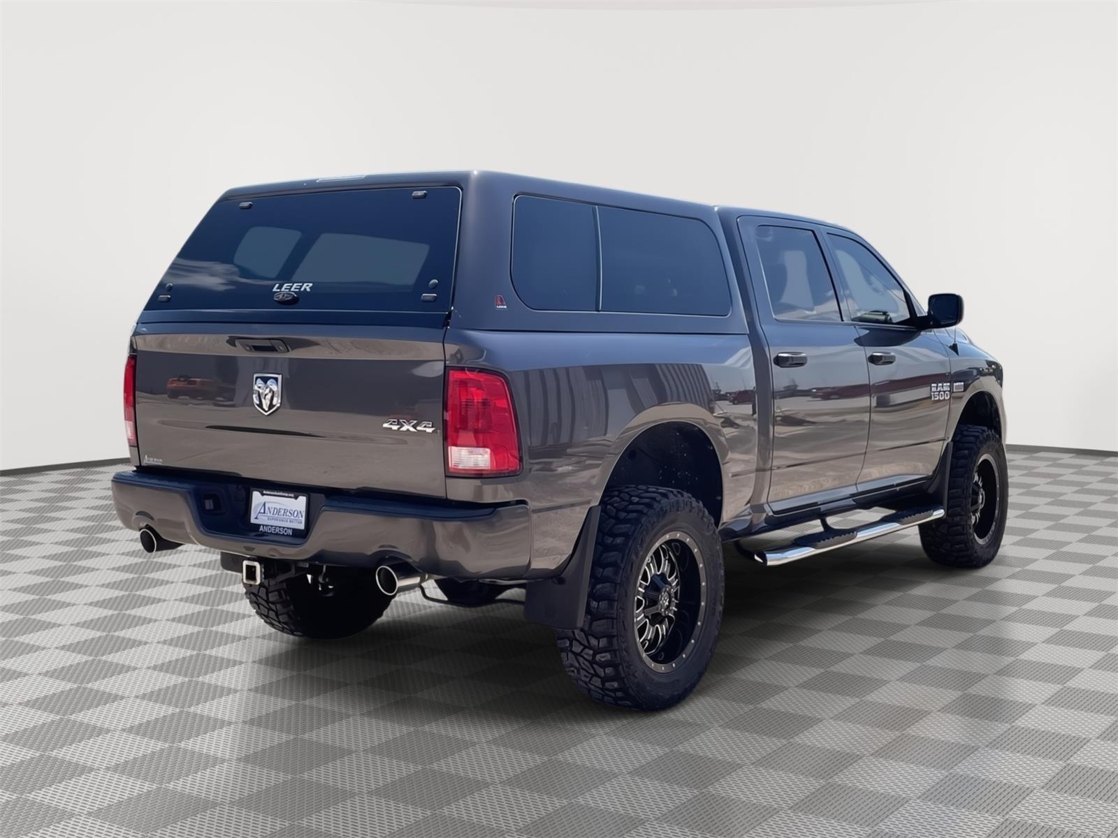 Vehicle photo 6