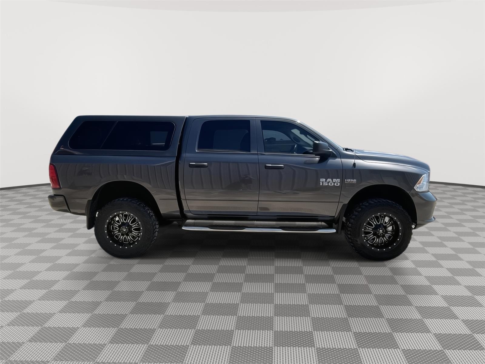 Vehicle photo 7