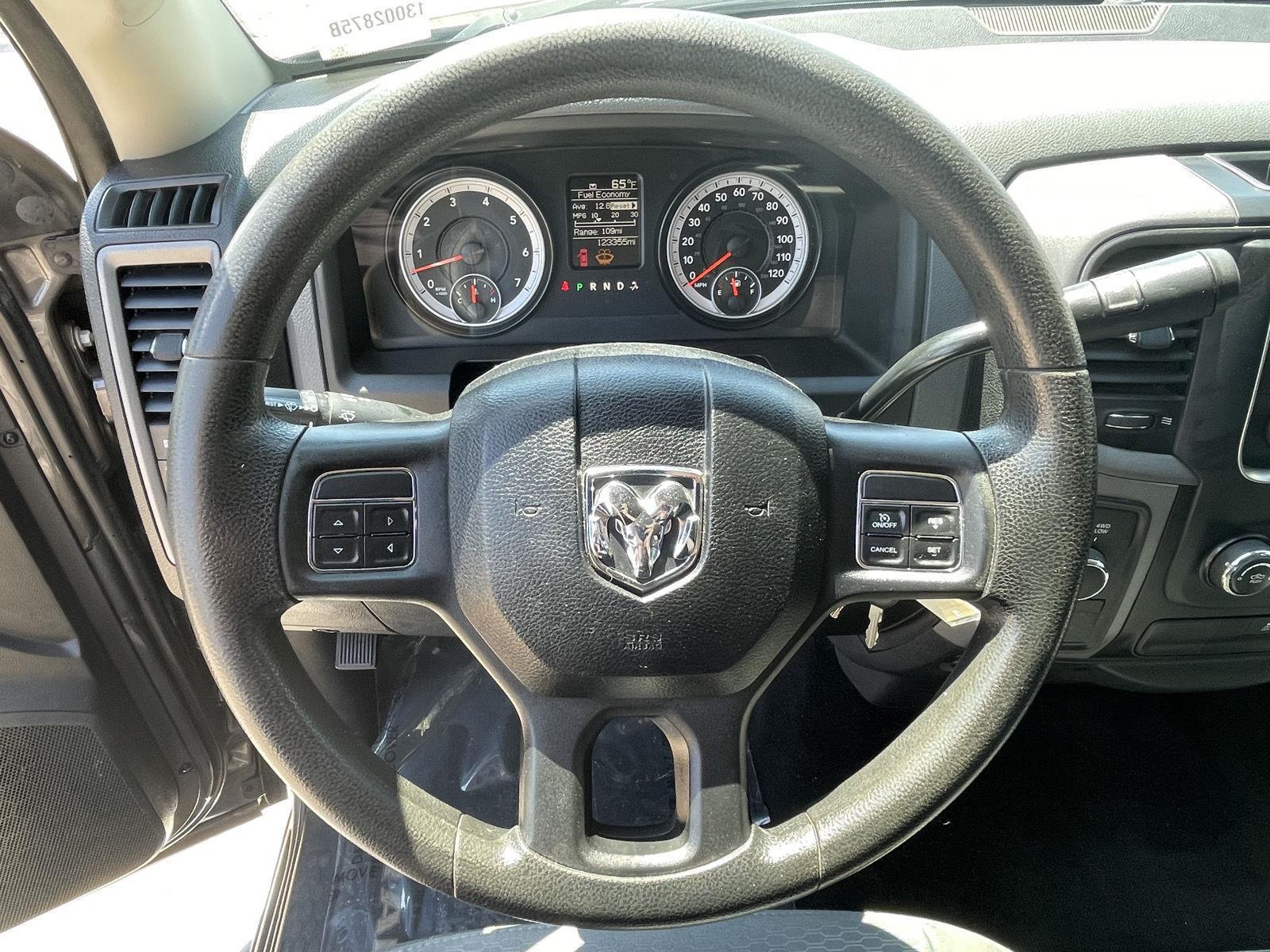 Vehicle photo 13
