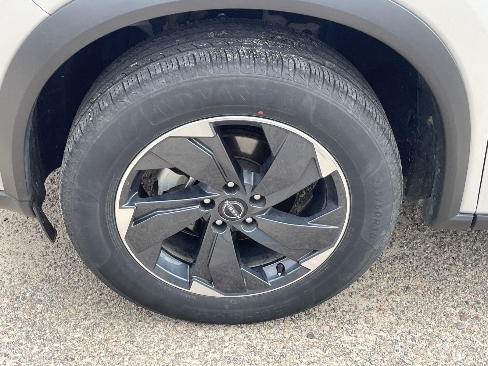 Vehicle photo 10