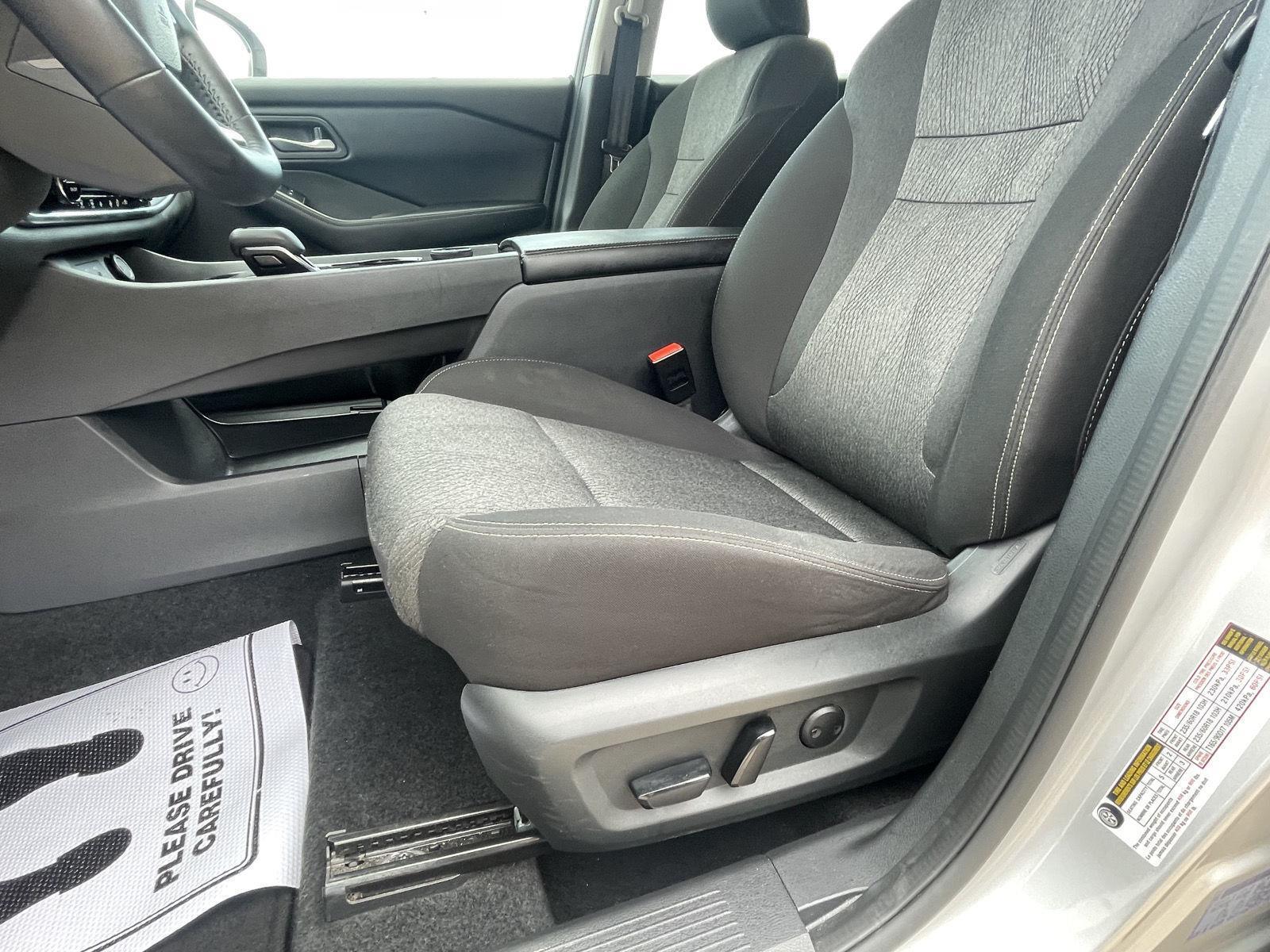 Vehicle photo 17