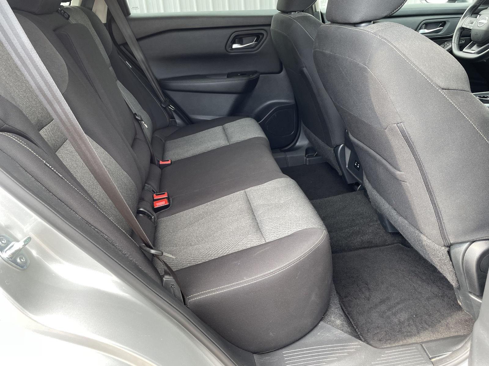 Vehicle photo 18
