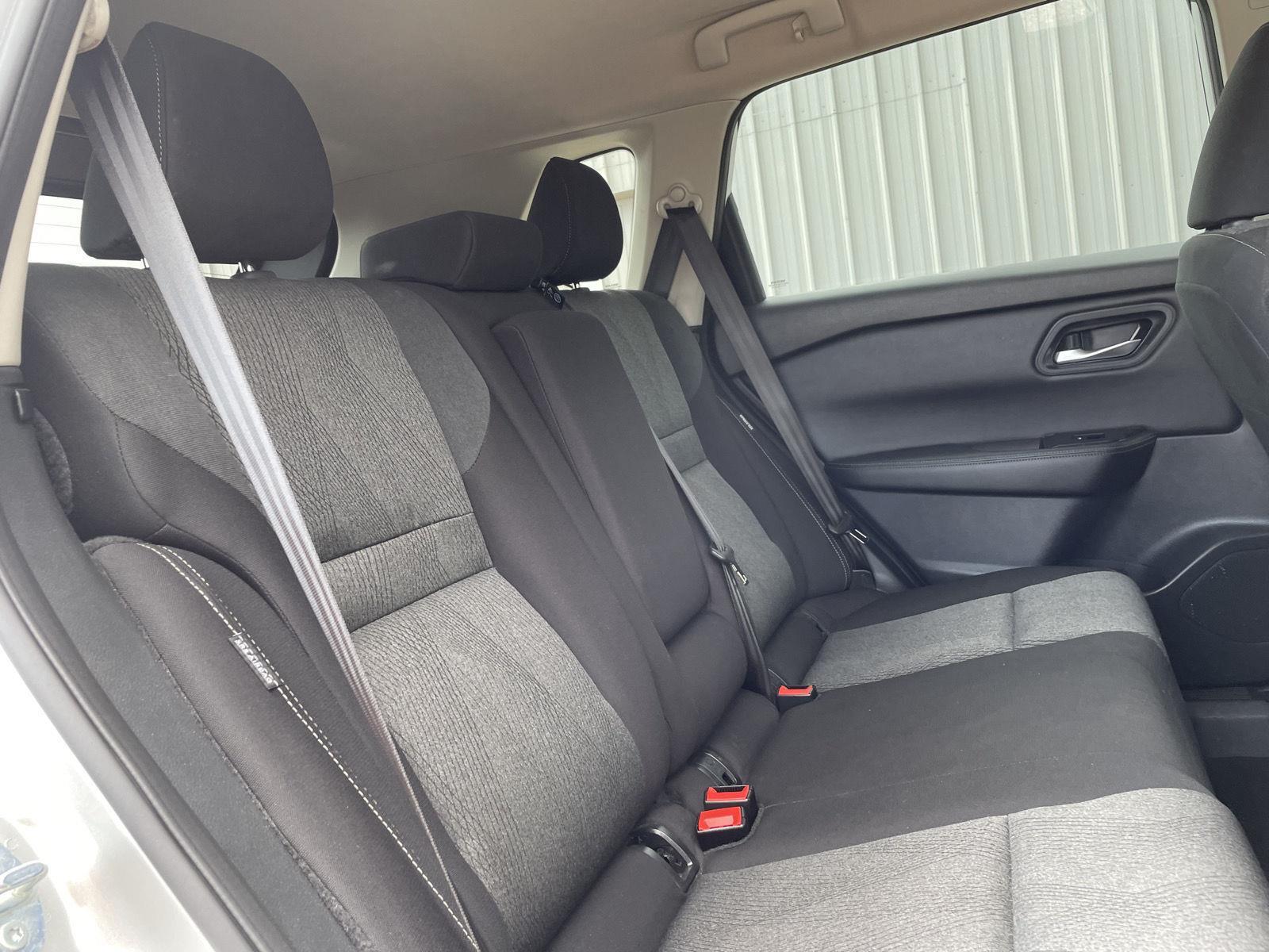 Vehicle photo 19