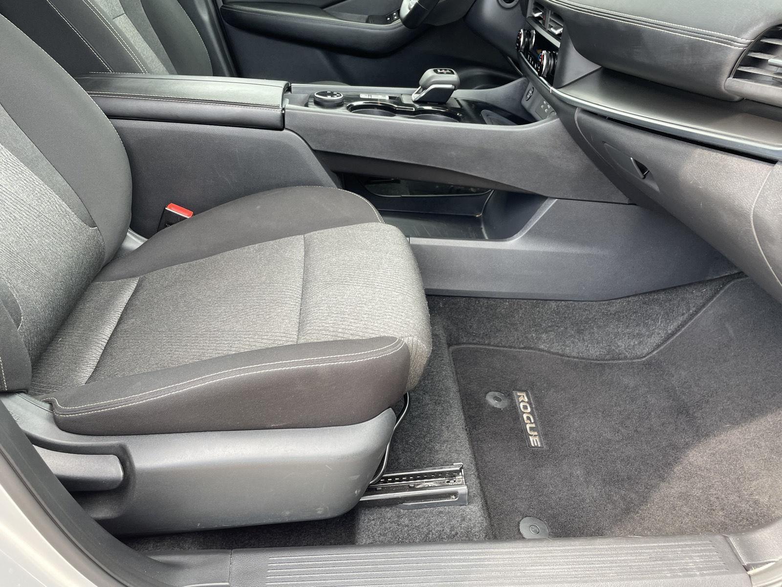Vehicle photo 20