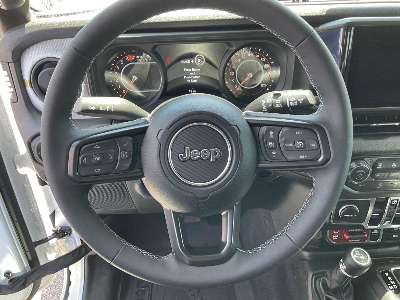 Vehicle photo 9