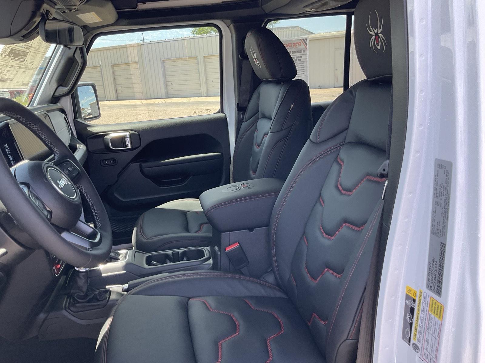 Vehicle photo 13