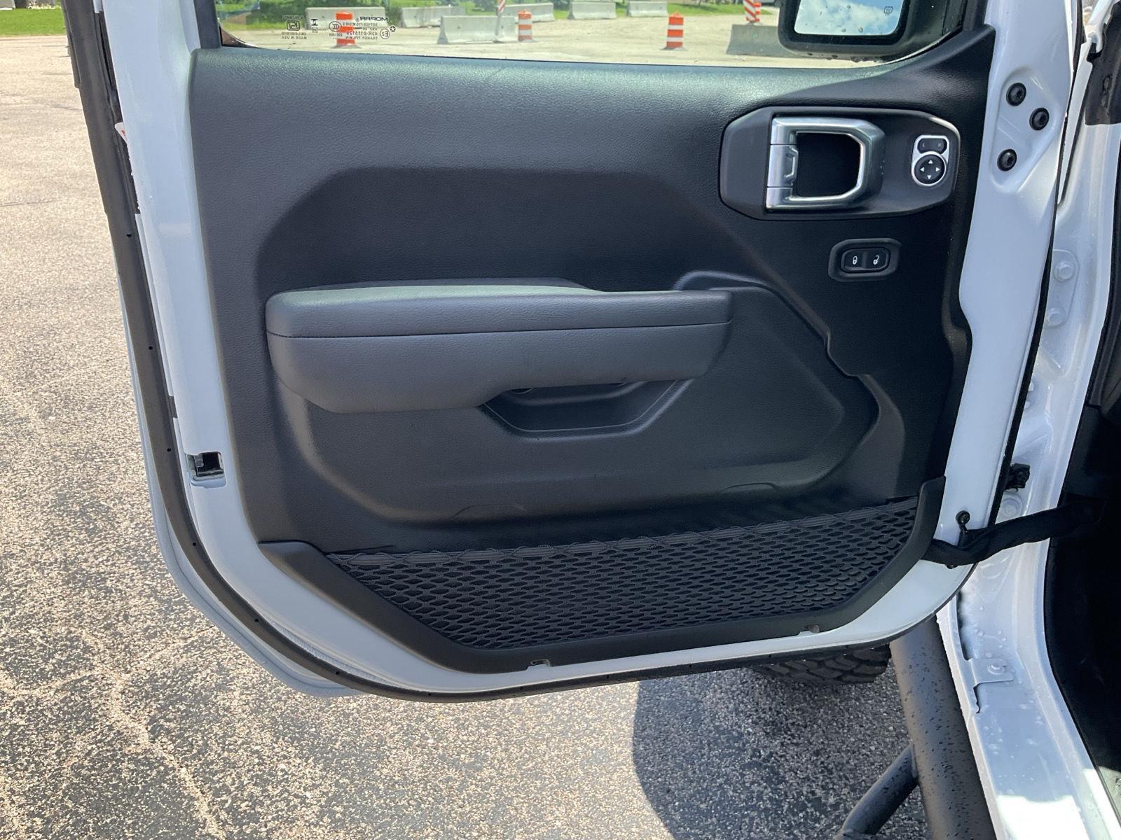 Vehicle photo 15