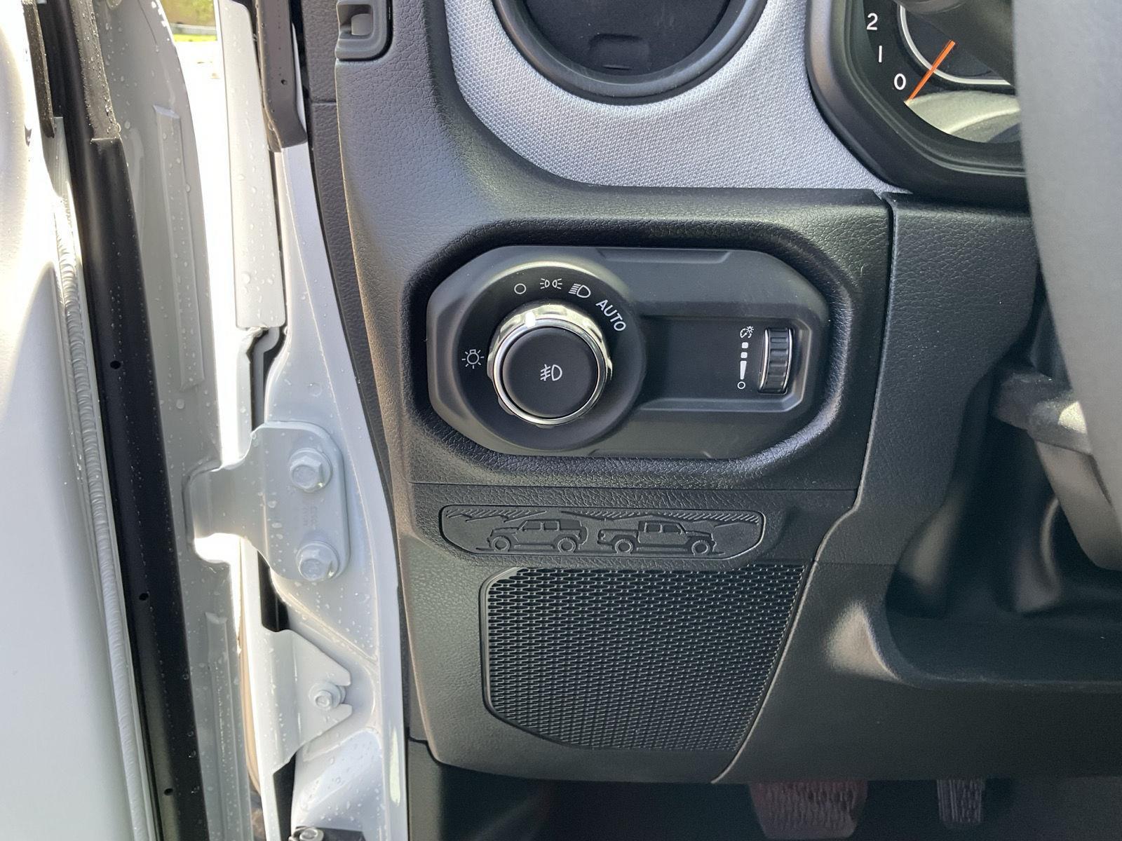 Vehicle photo 16