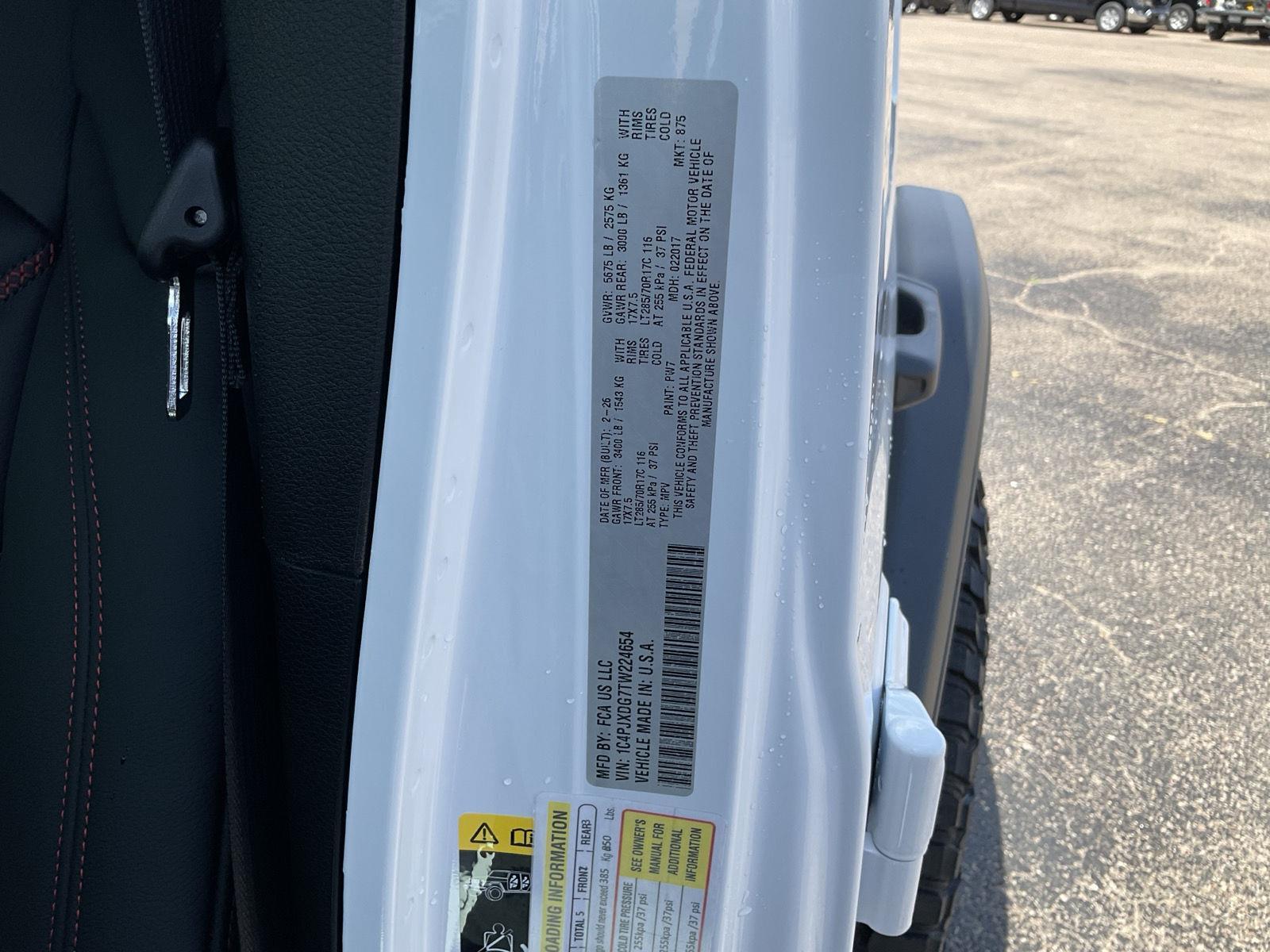 Vehicle photo 17