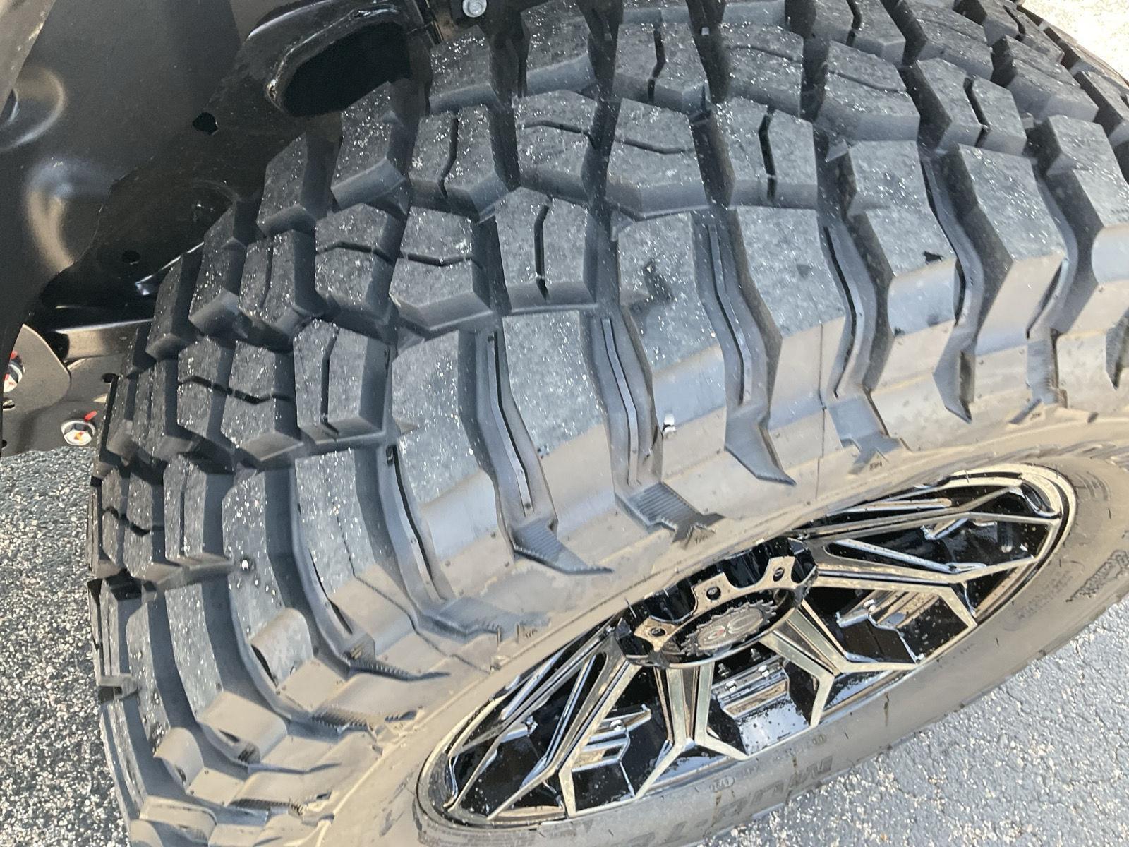 Vehicle photo 18
