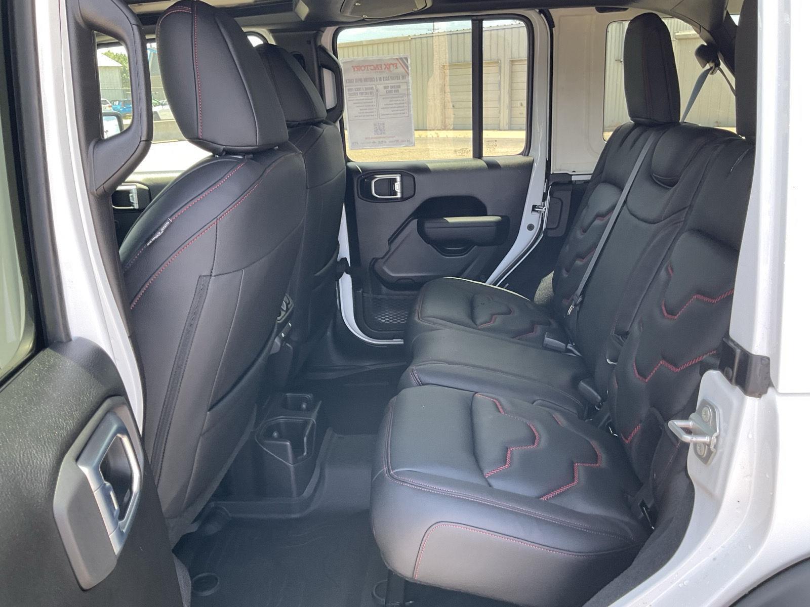 Vehicle photo 21