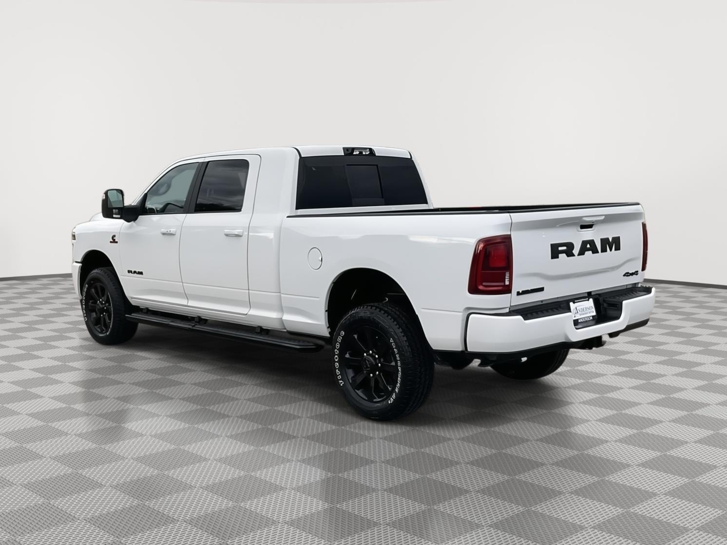 Vehicle photo 3