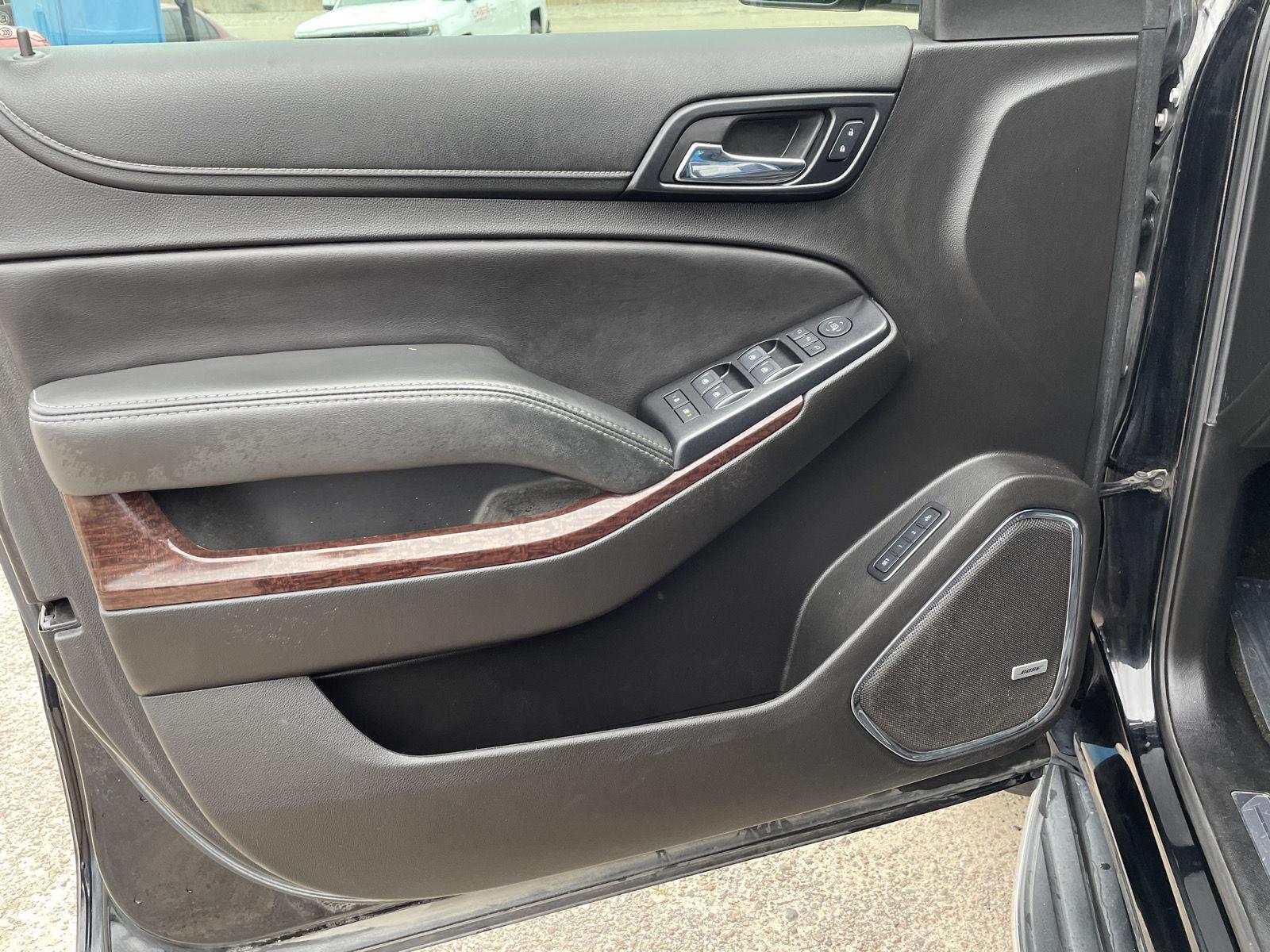 Vehicle photo 12