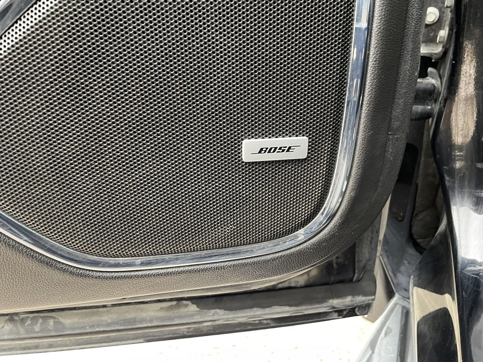 Vehicle photo 13