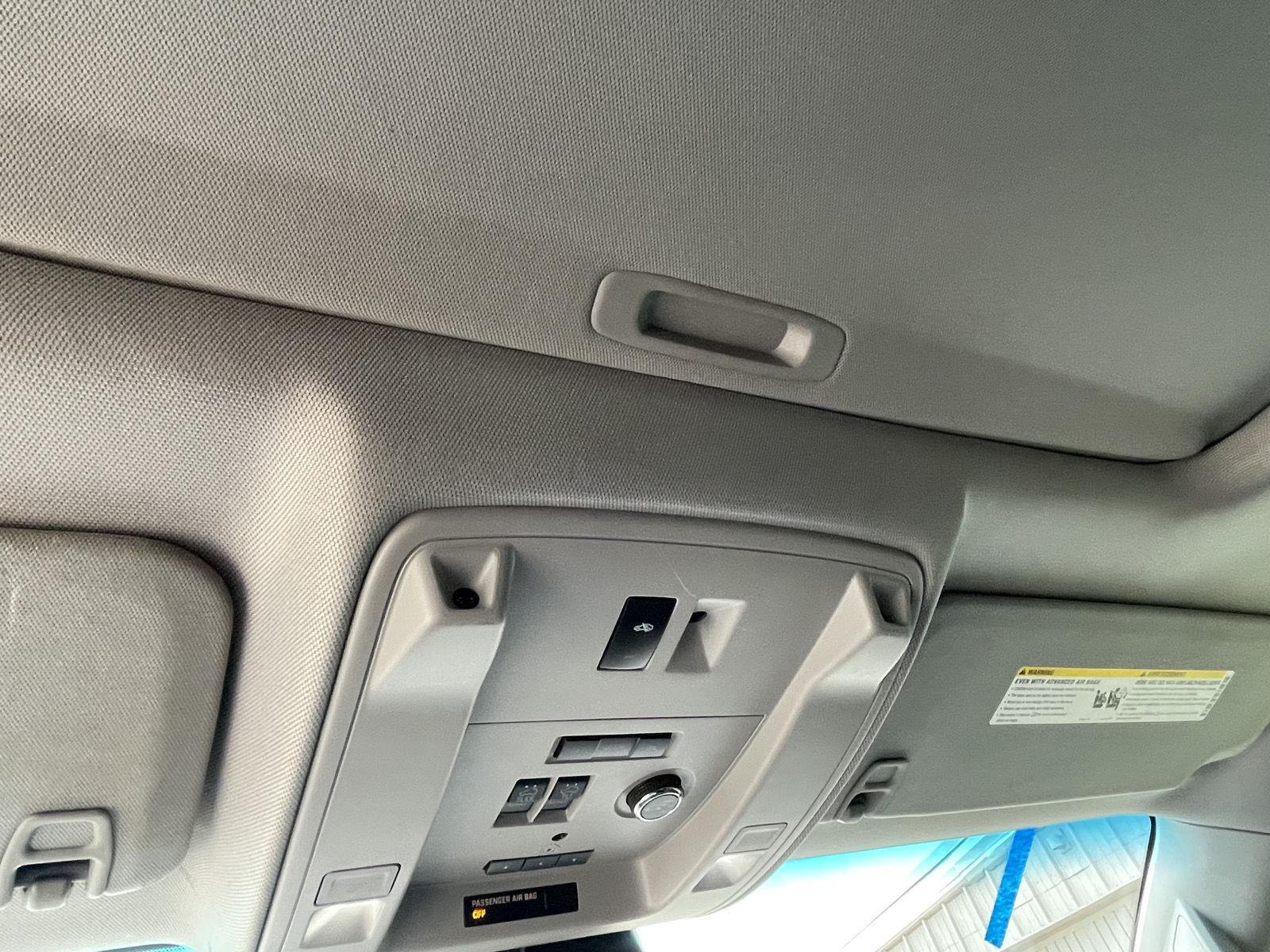 Vehicle photo 17
