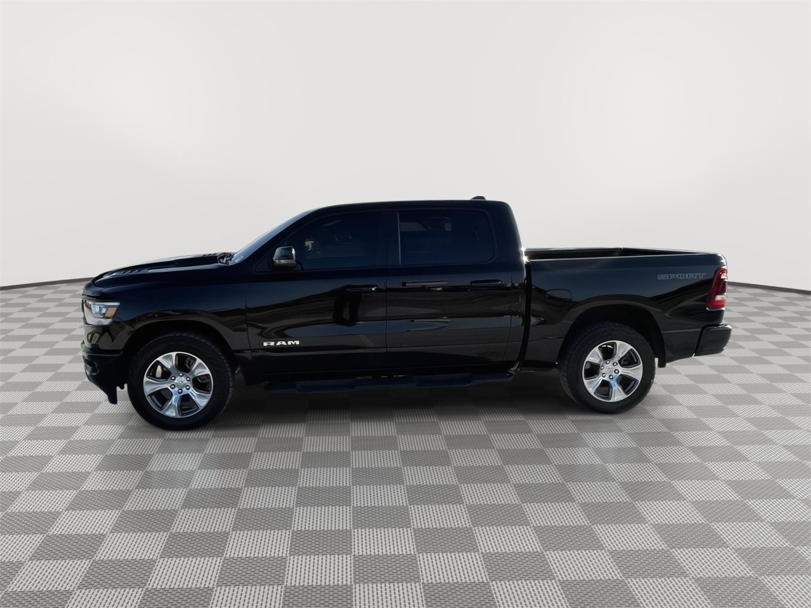 Vehicle photo 2