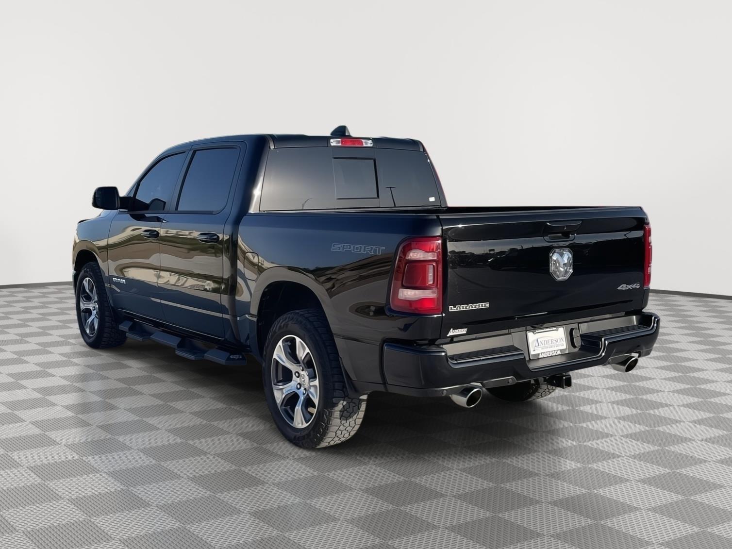 Vehicle photo 4