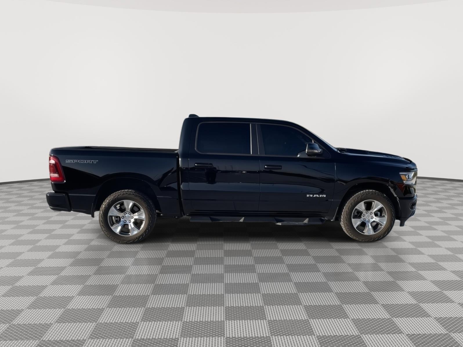 Vehicle photo 7