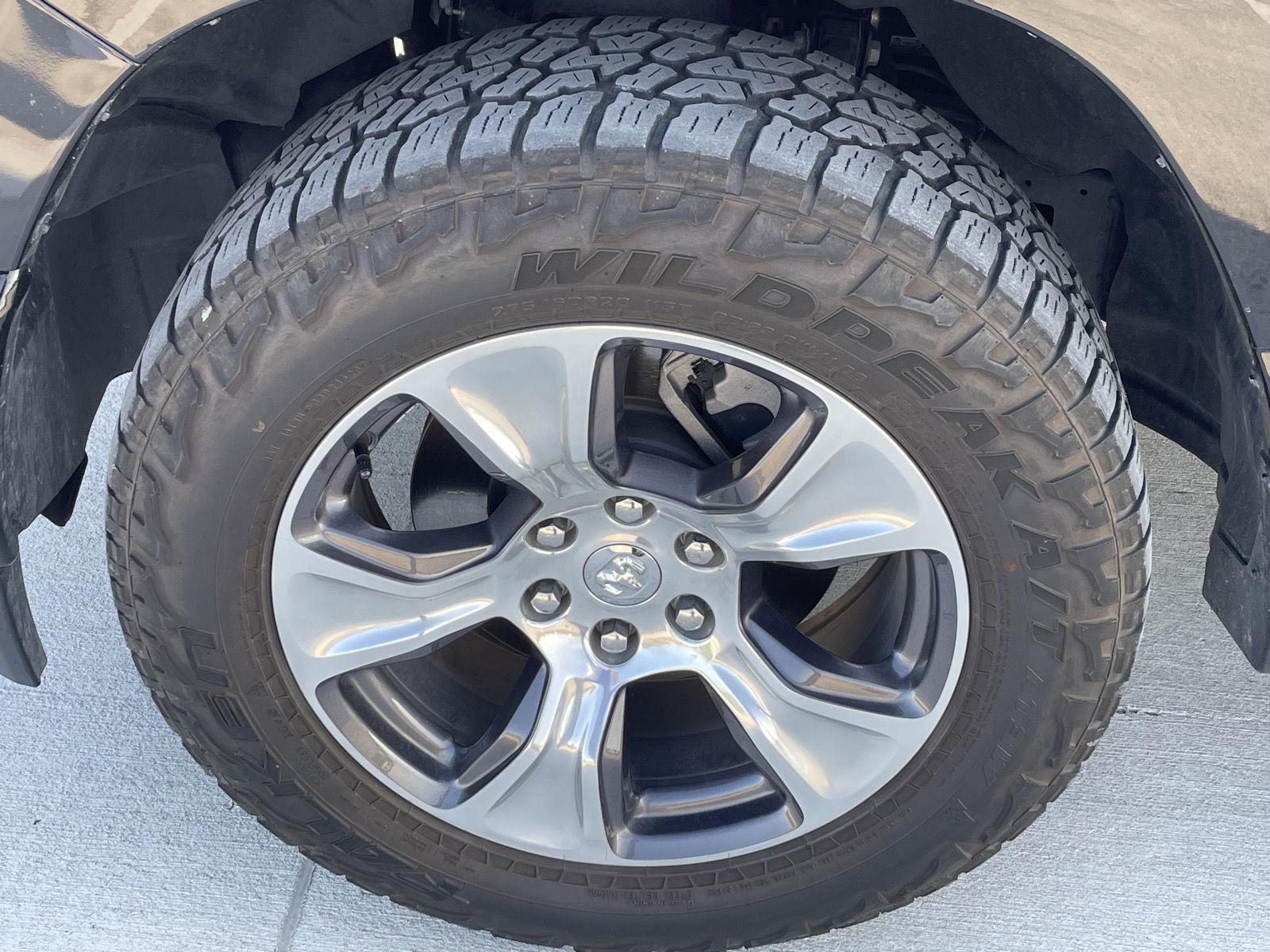 Vehicle photo 9