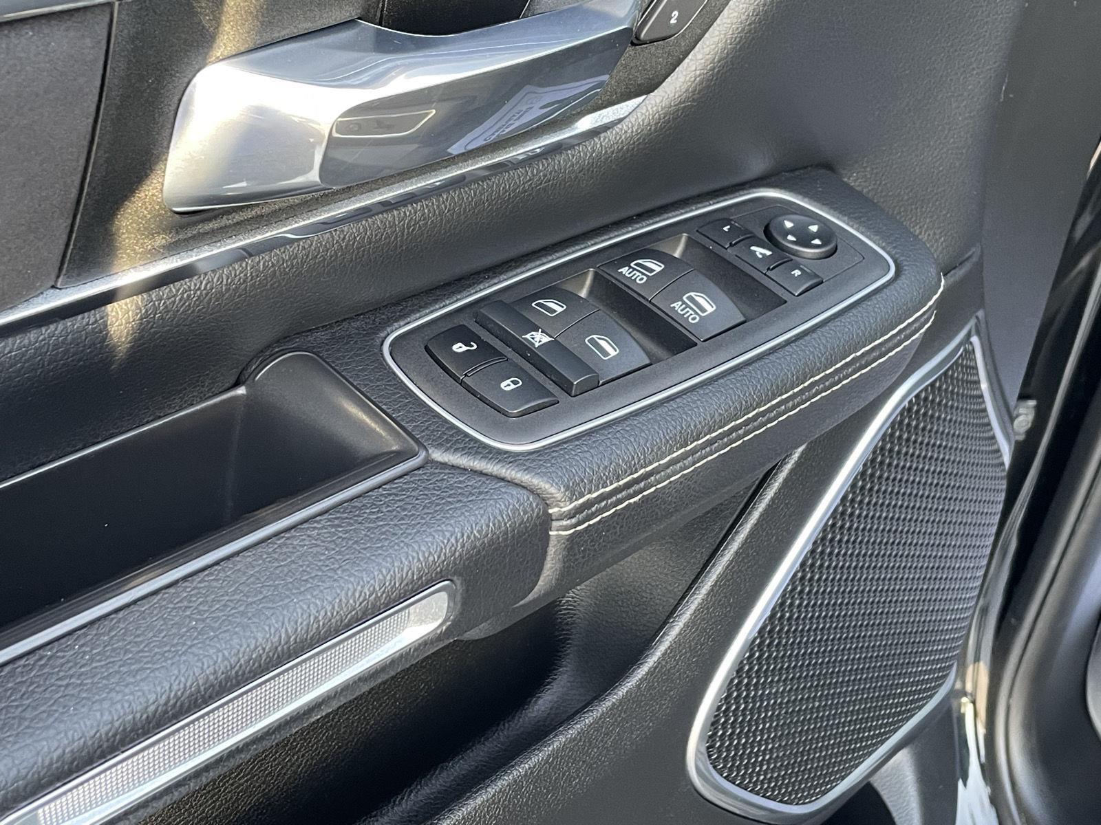 Vehicle photo 11