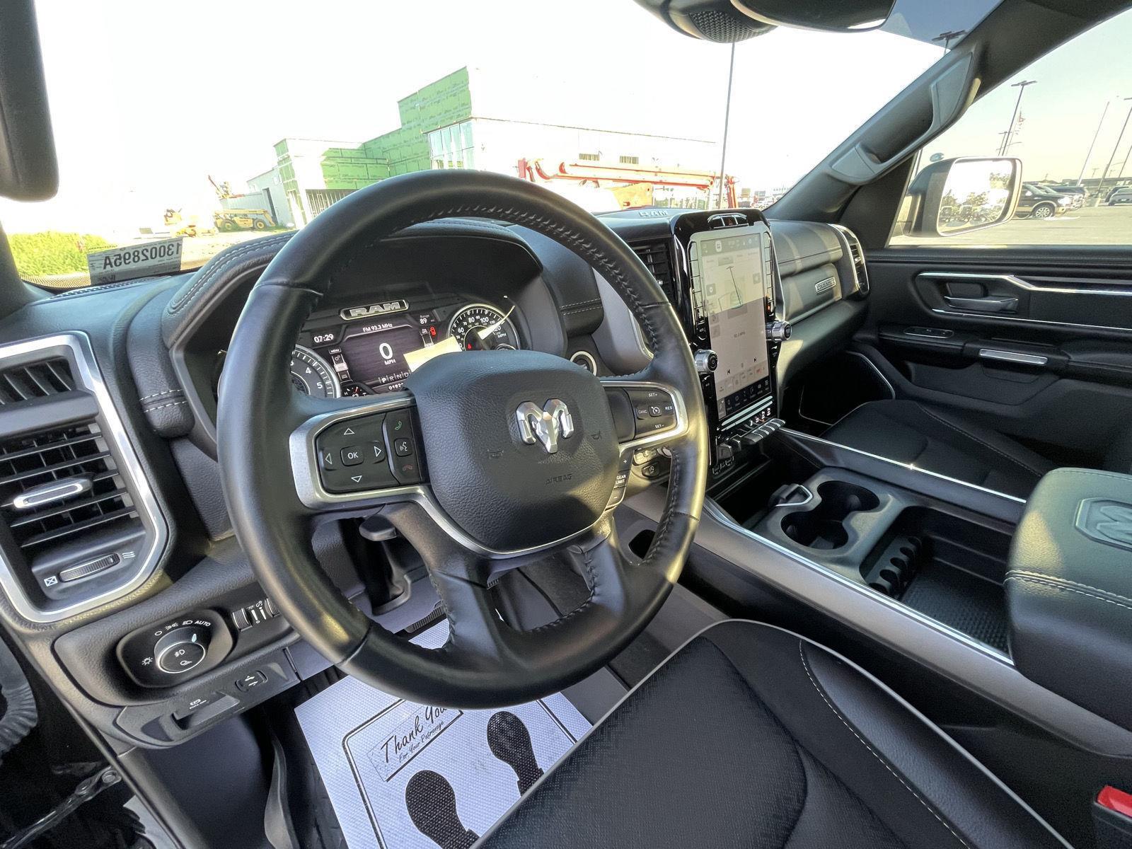 Vehicle photo 12