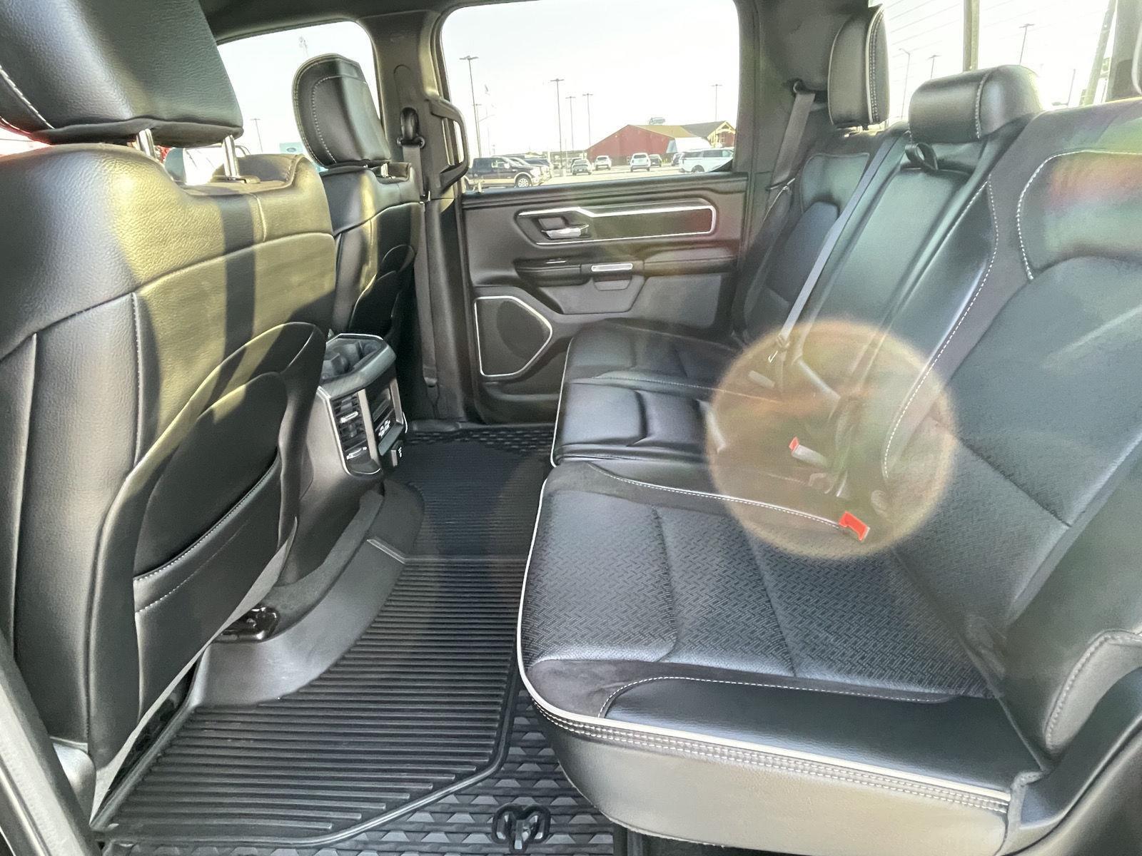 Vehicle photo 15