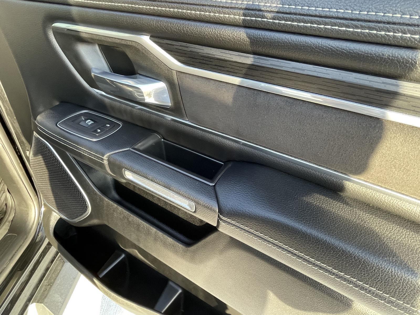 Vehicle photo 18
