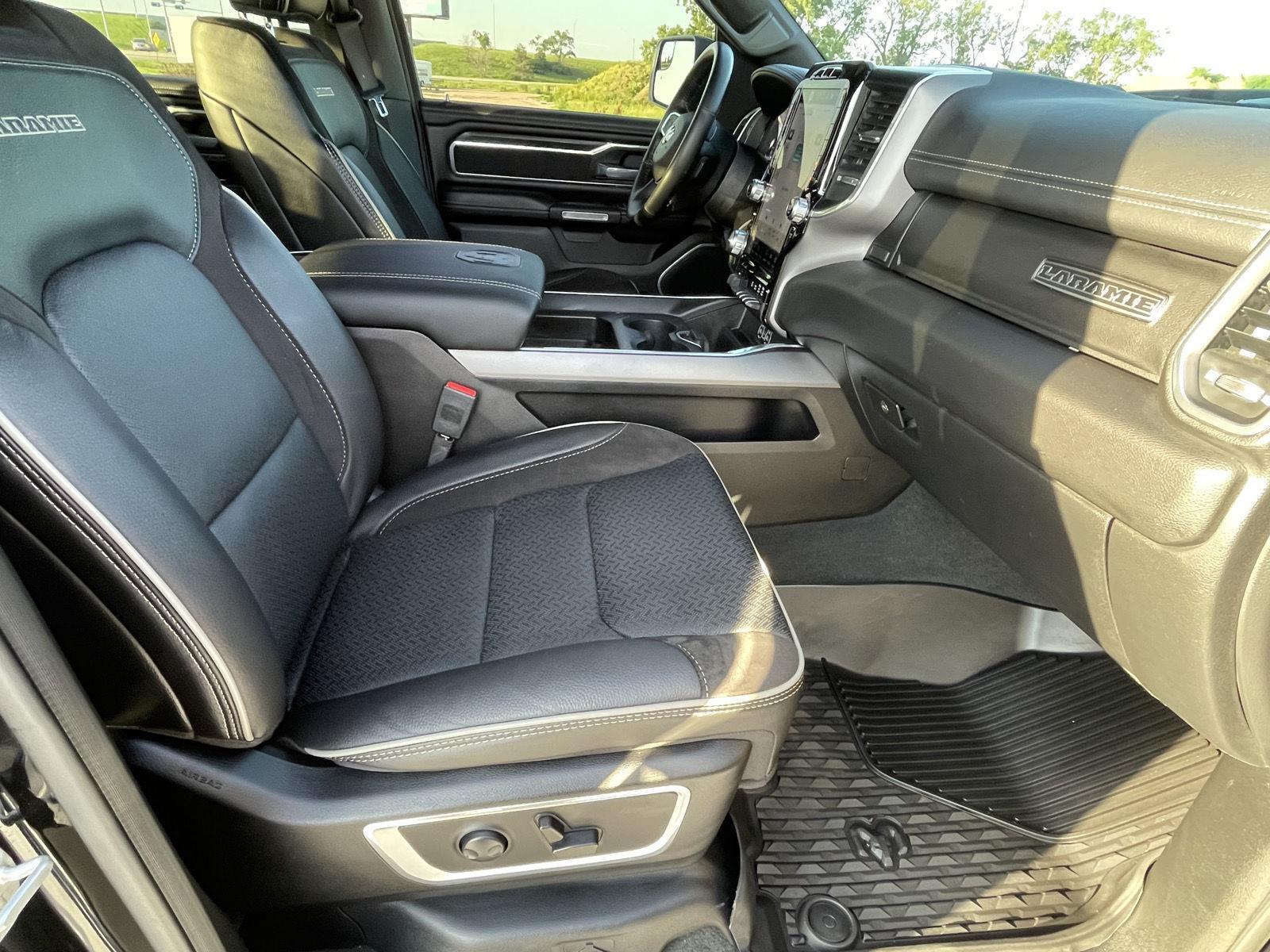 Vehicle photo 19
