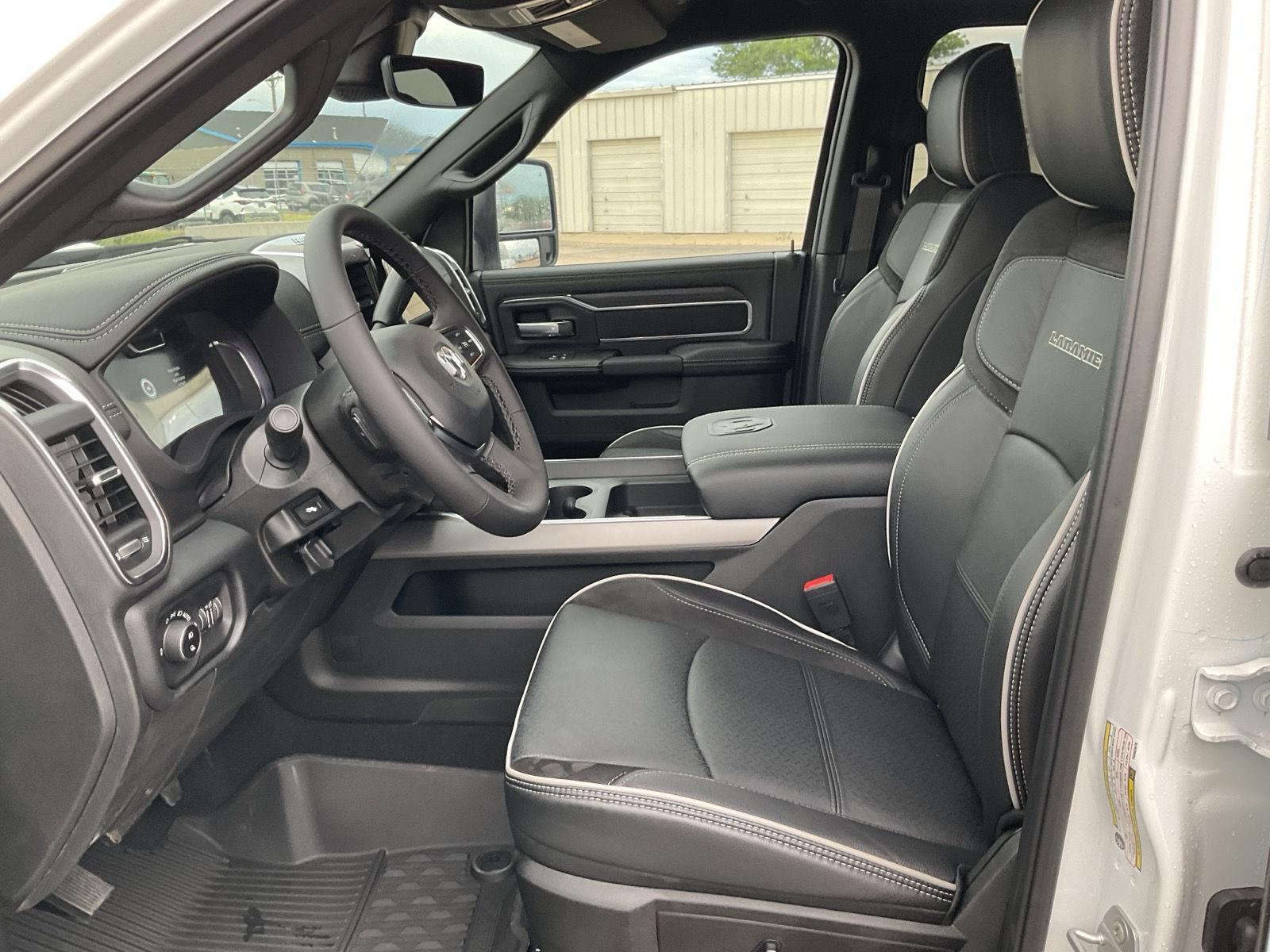 Vehicle photo 13