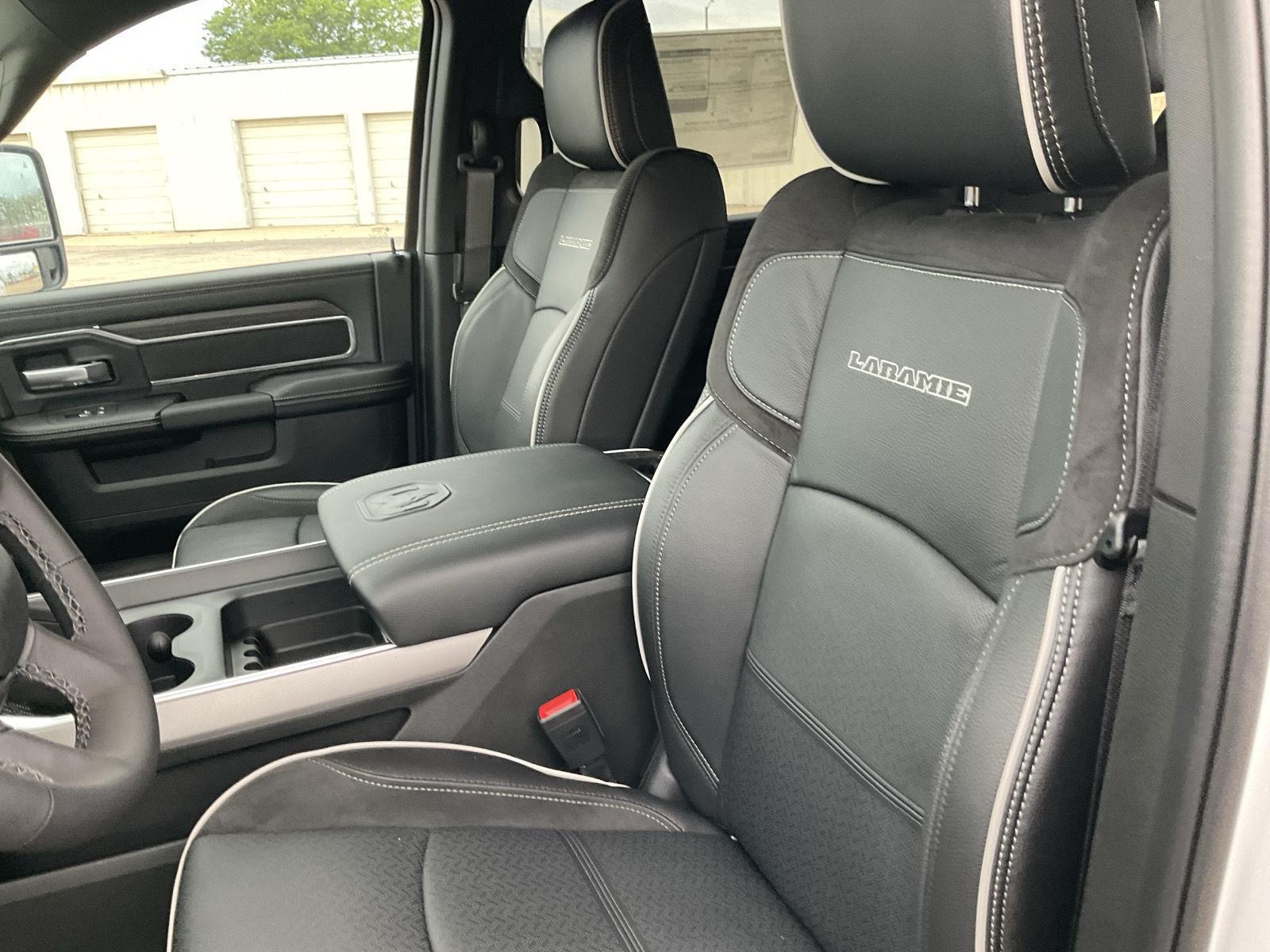 Vehicle photo 14