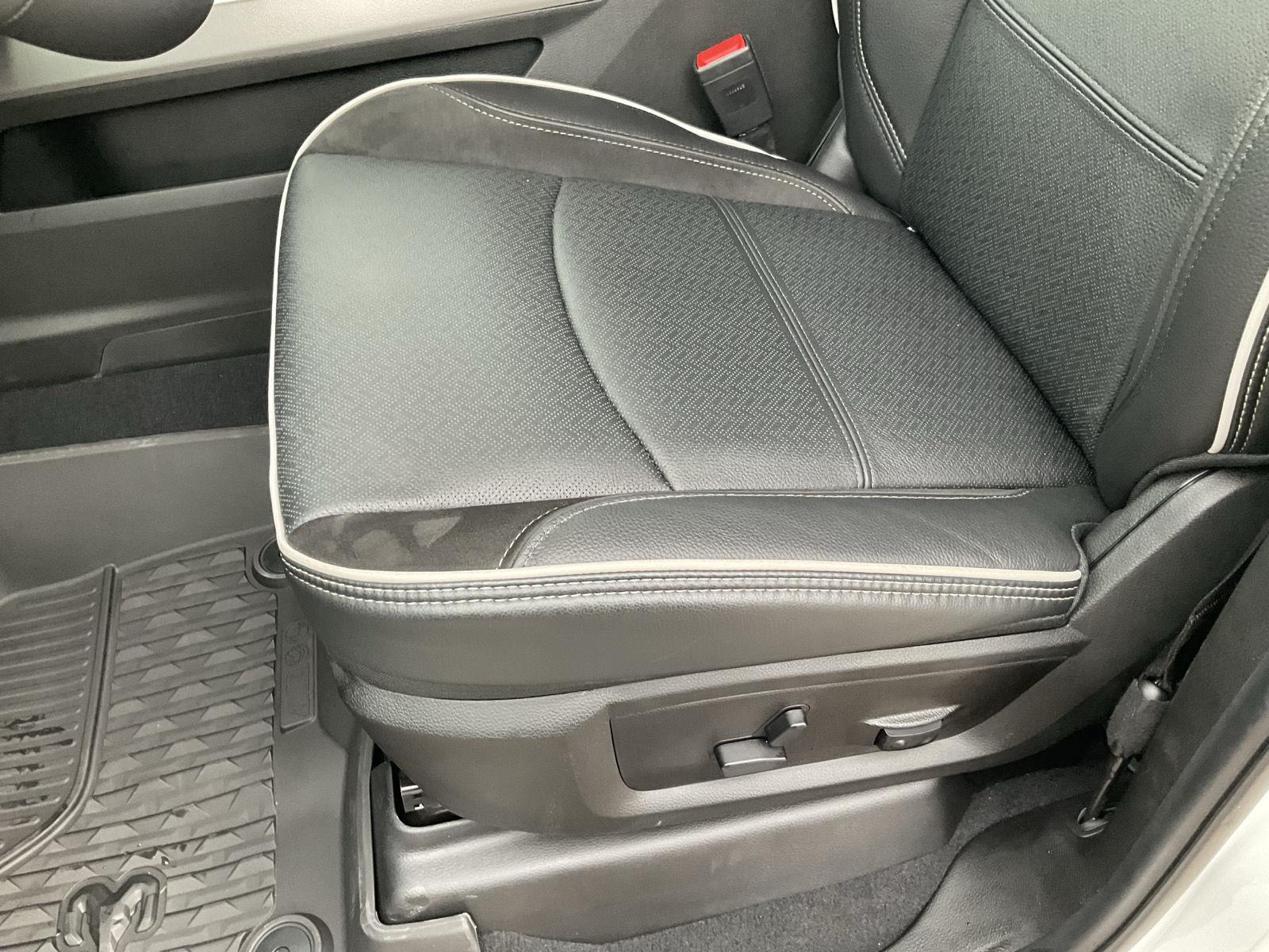 Vehicle photo 15