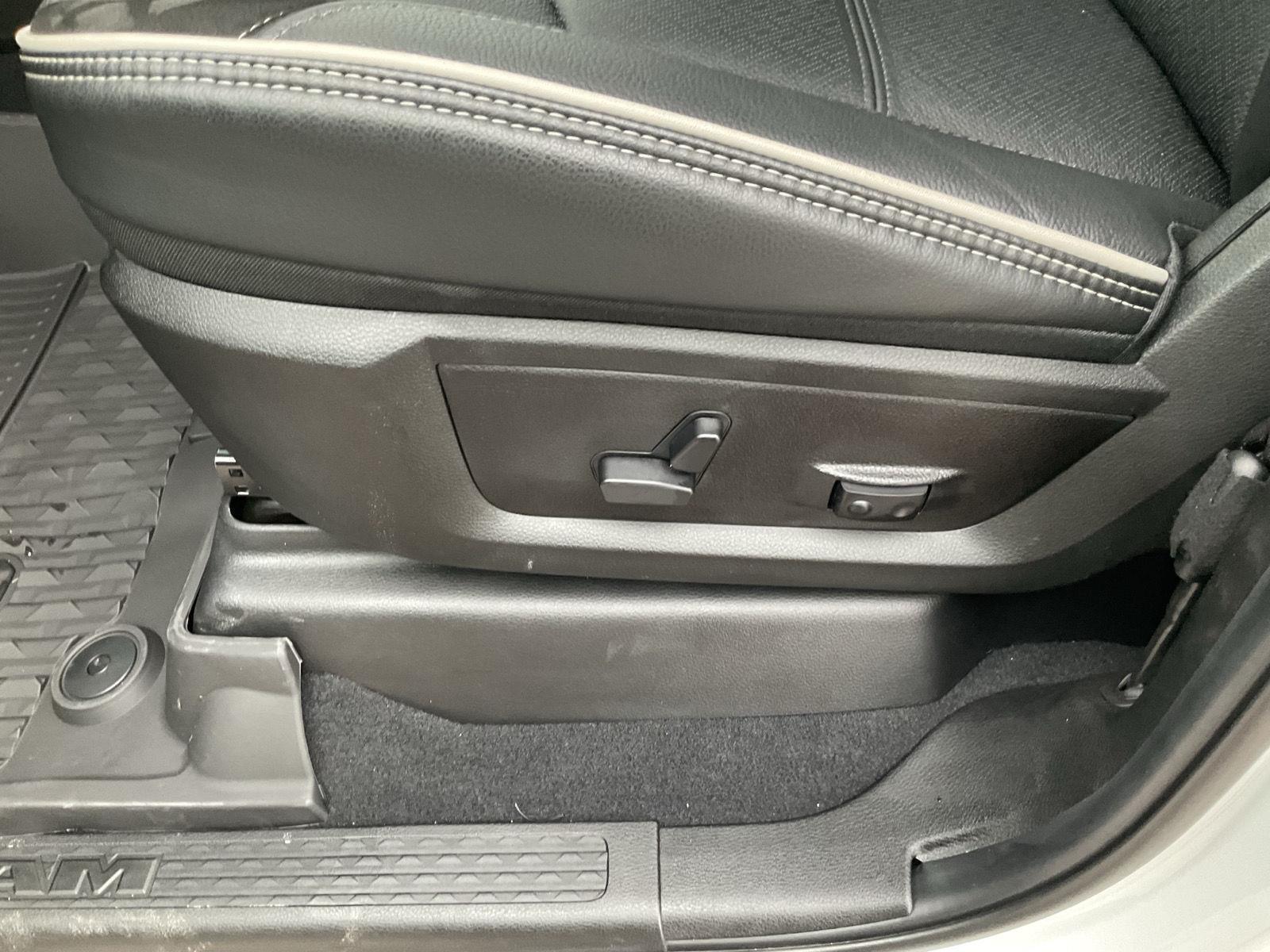 Vehicle photo 16