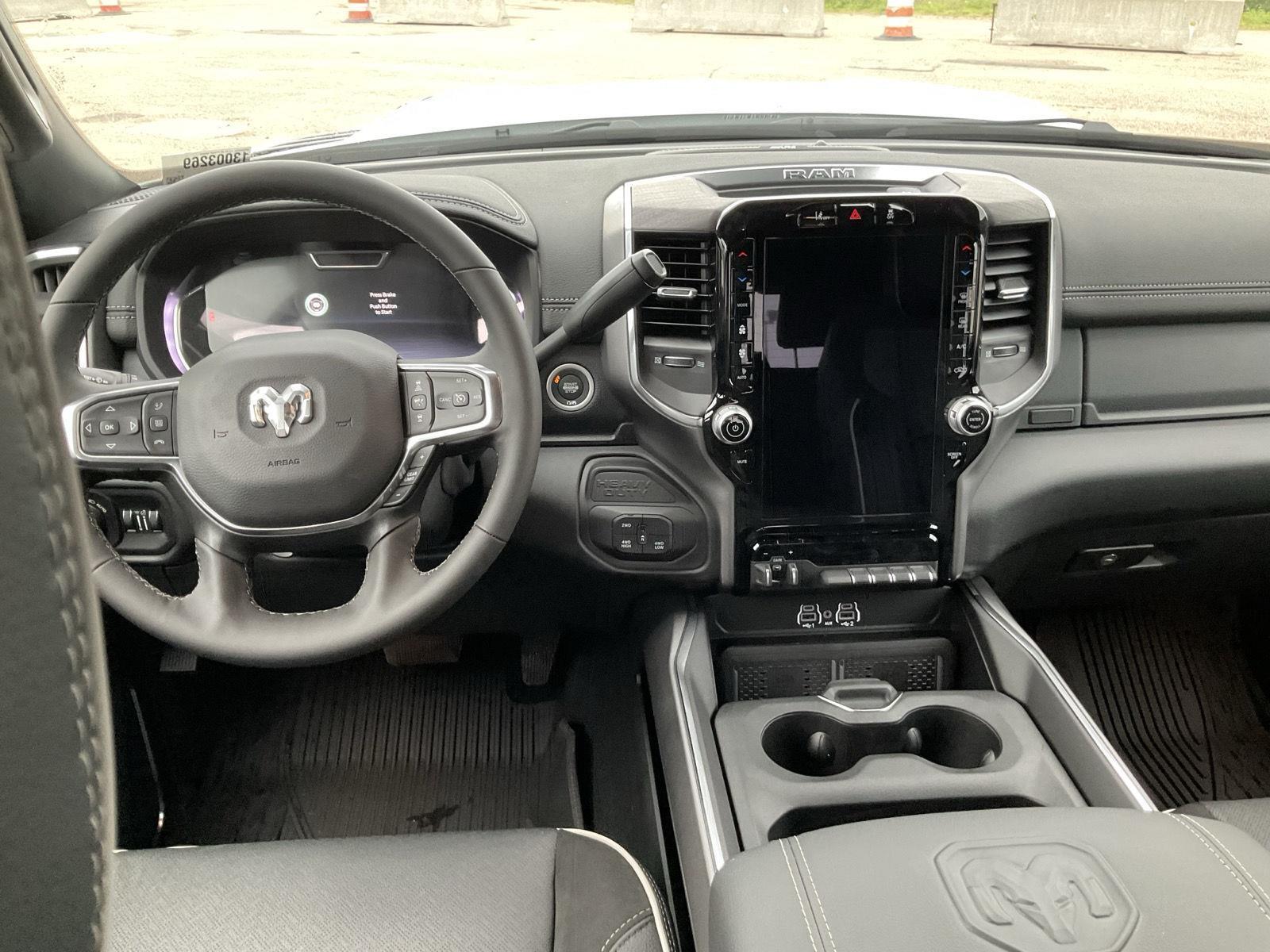 Vehicle photo 18