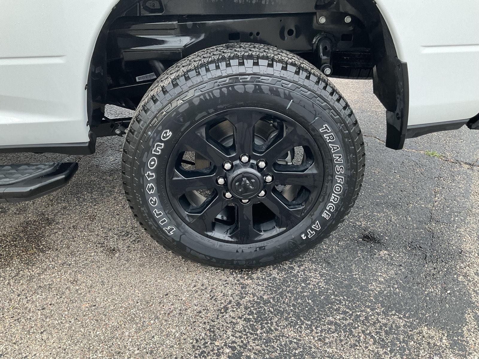 Vehicle photo 19