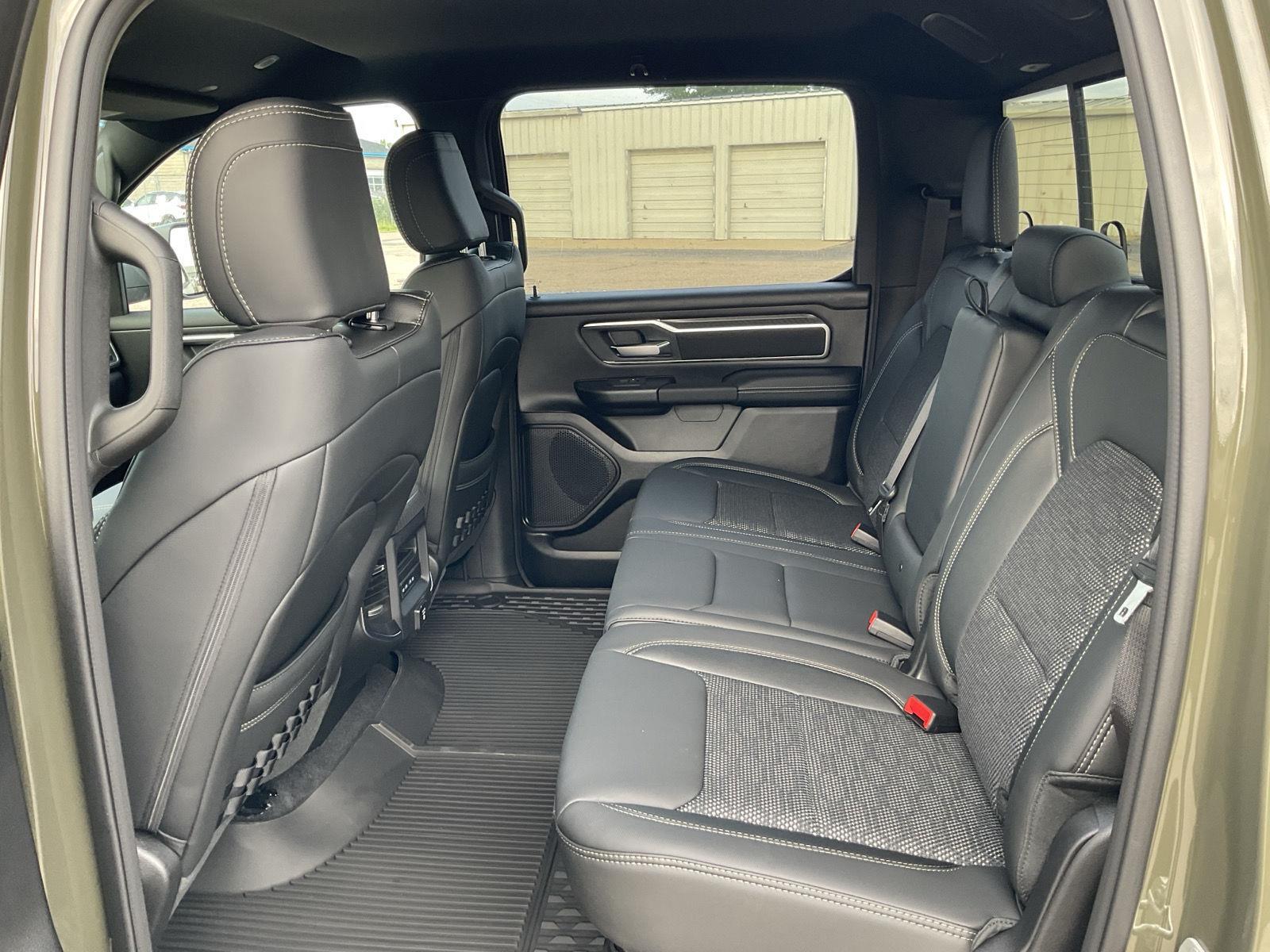 Vehicle photo 15