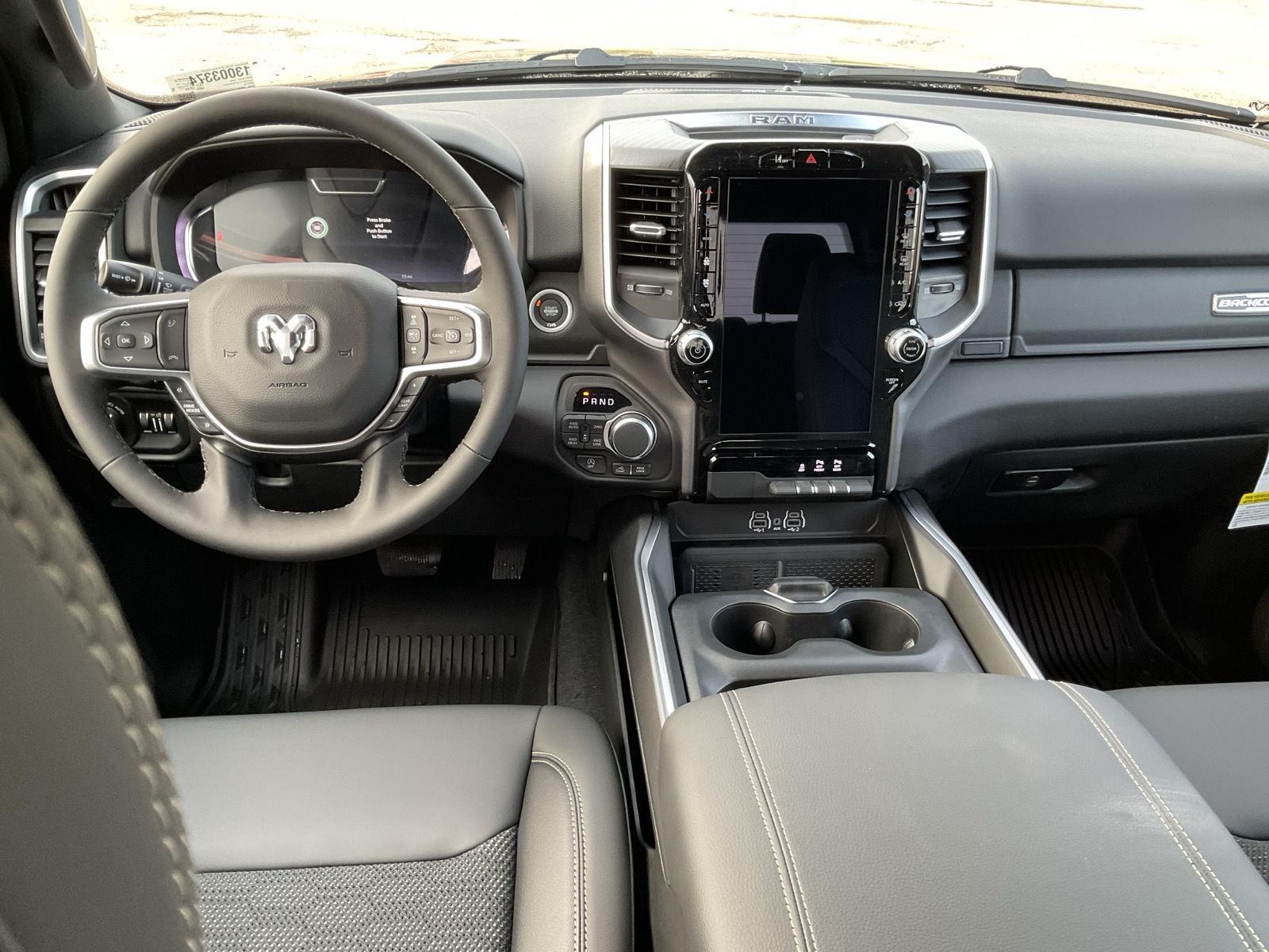 Vehicle photo 16