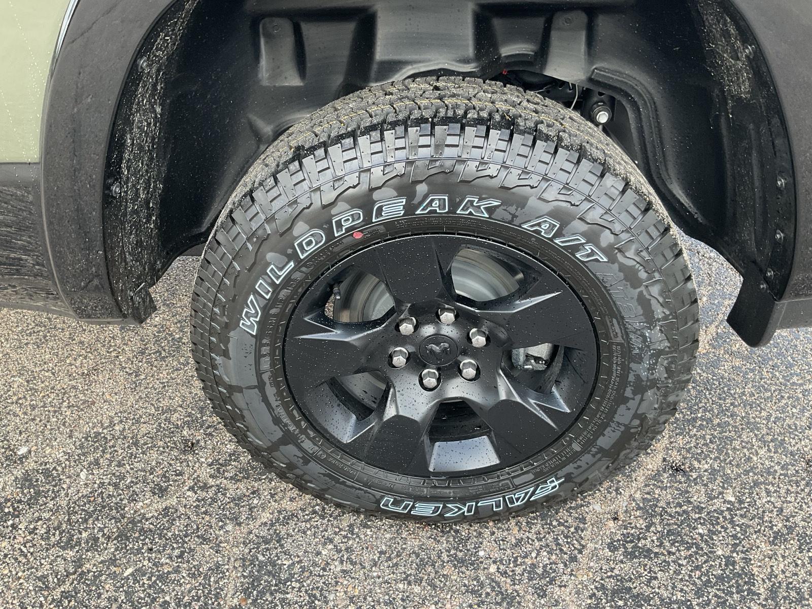 Vehicle photo 17