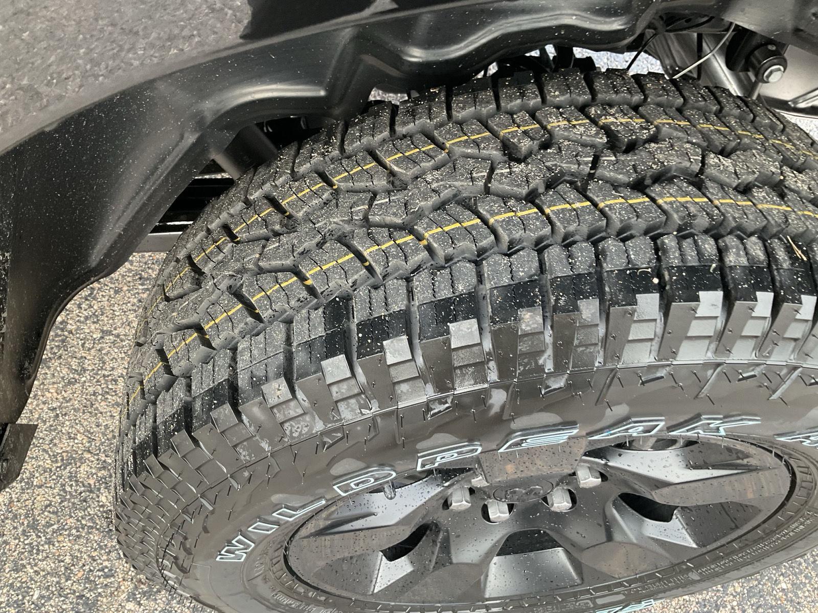Vehicle photo 18