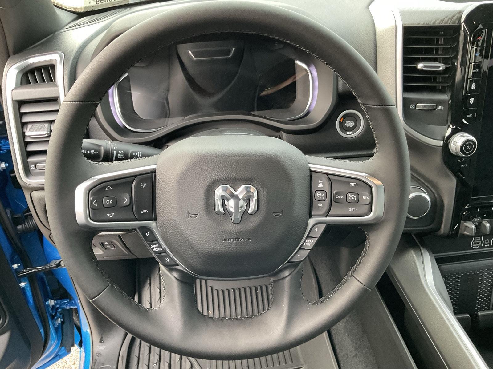 Vehicle photo 9