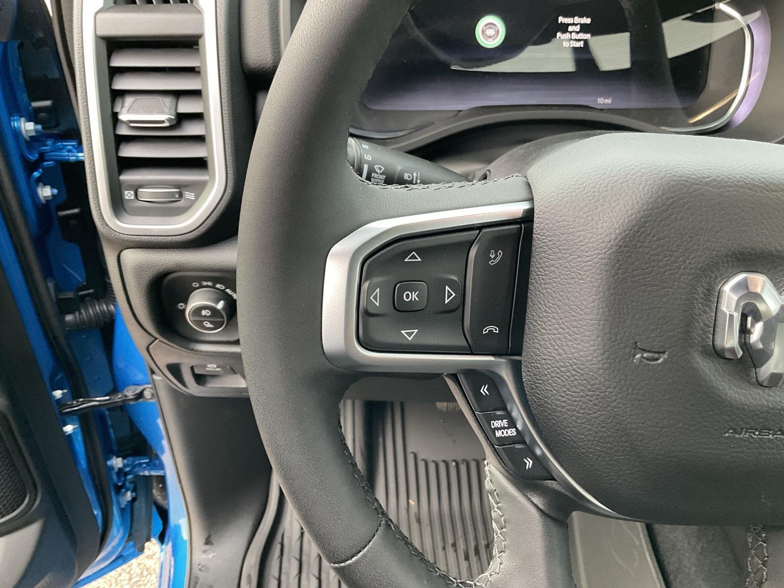 Vehicle photo 10
