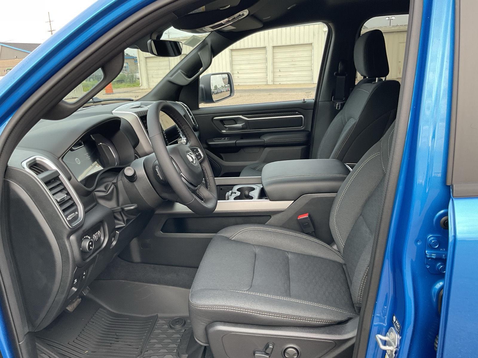 Vehicle photo 14