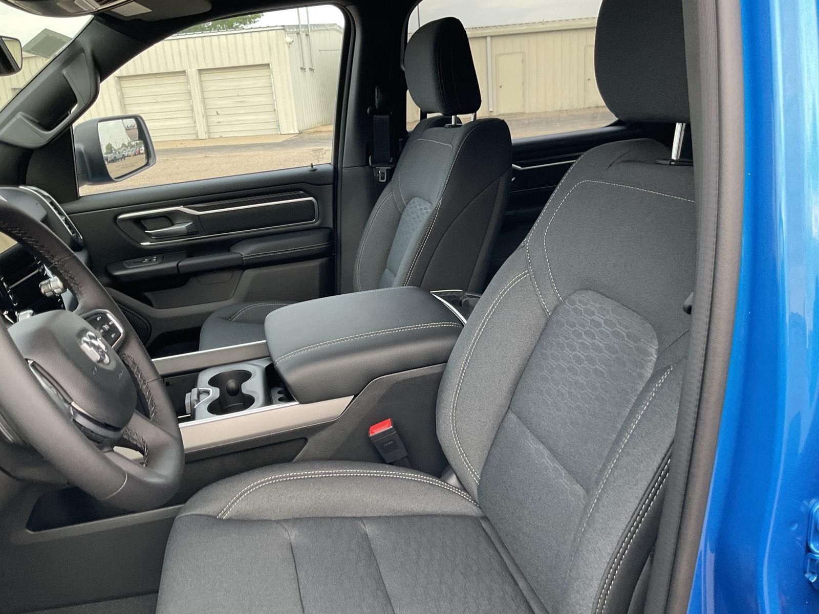 Vehicle photo 15