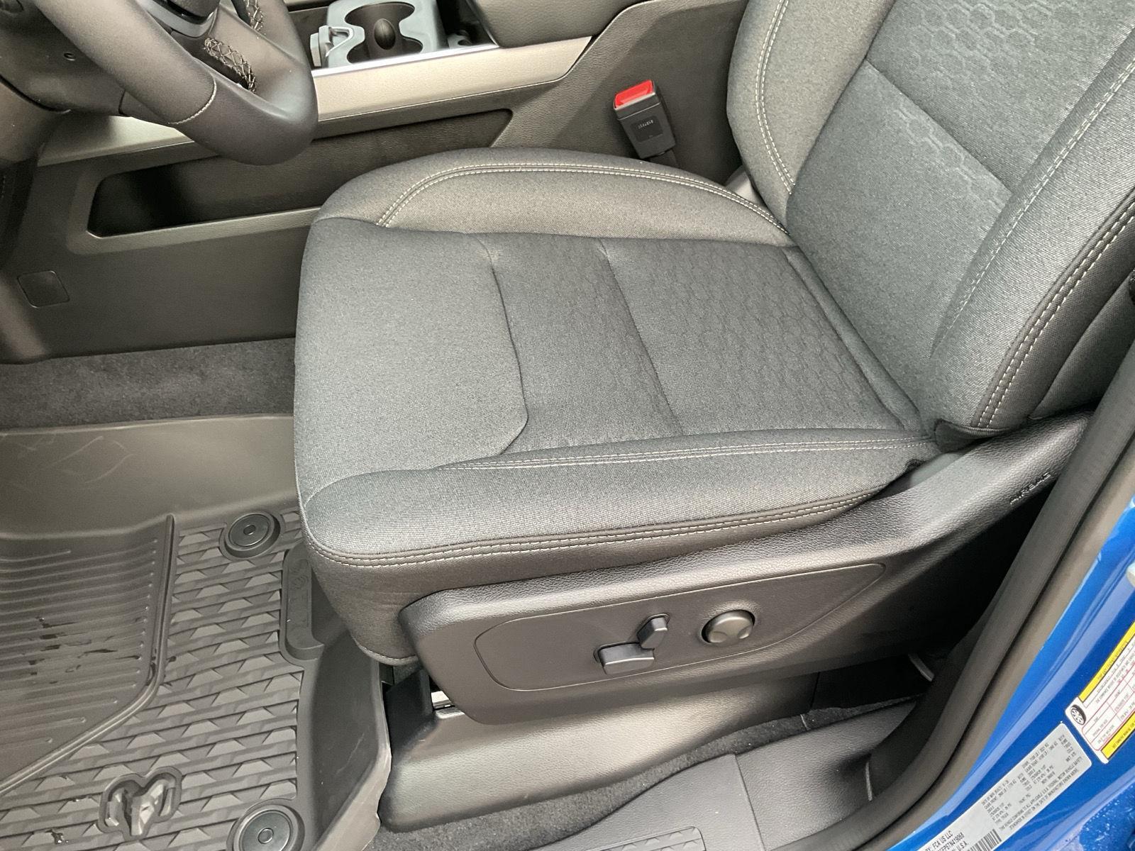 Vehicle photo 16