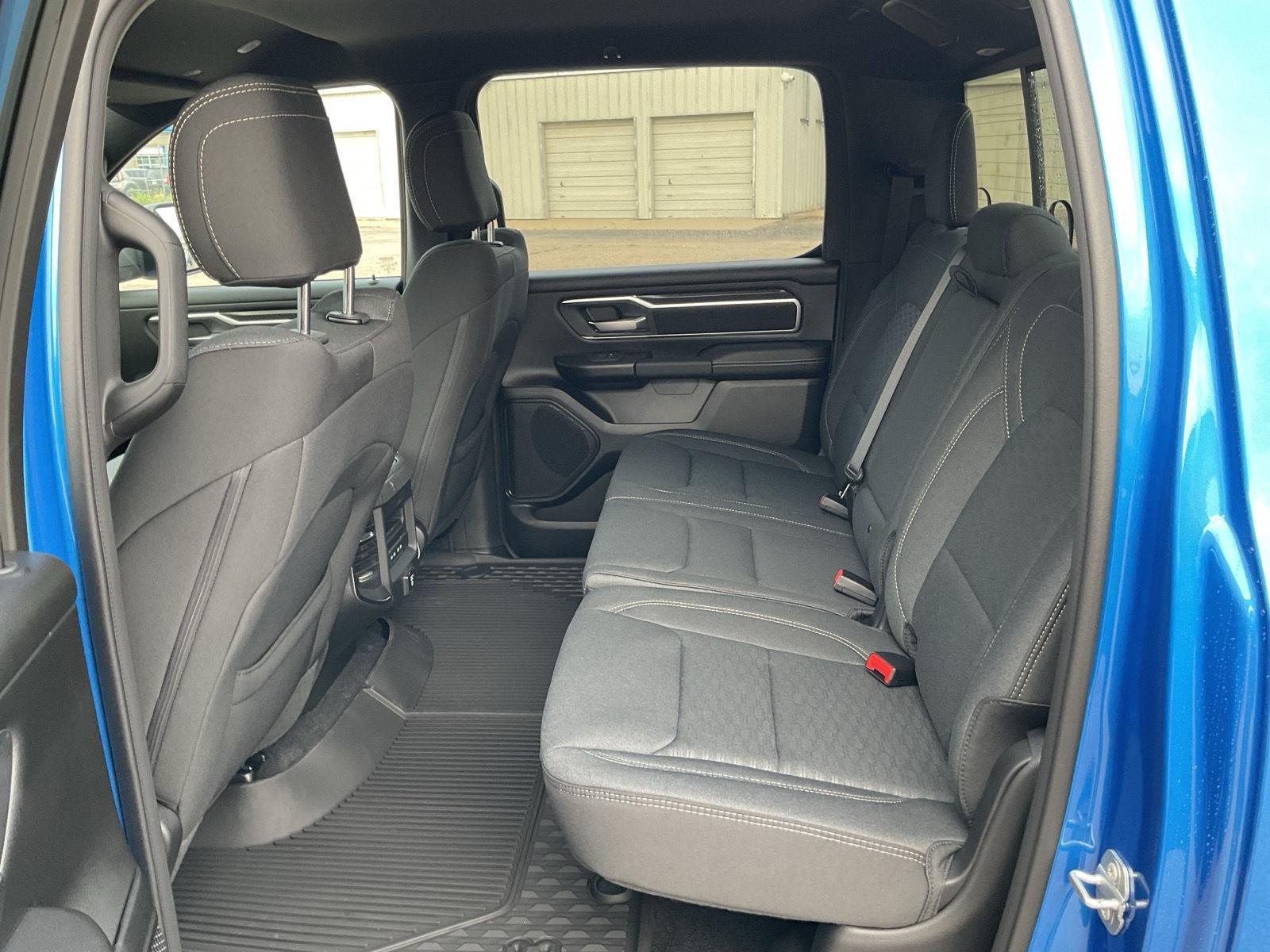 Vehicle photo 17