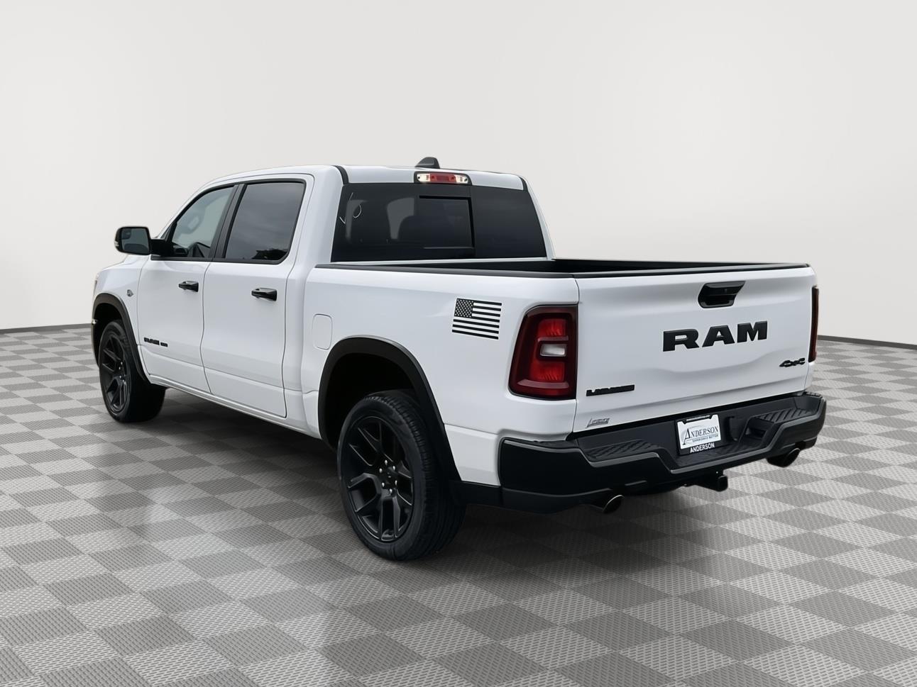 Vehicle photo 3